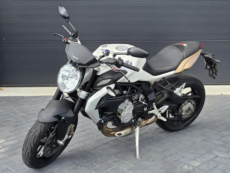 MV Agusta Brutale 675 - foto 6