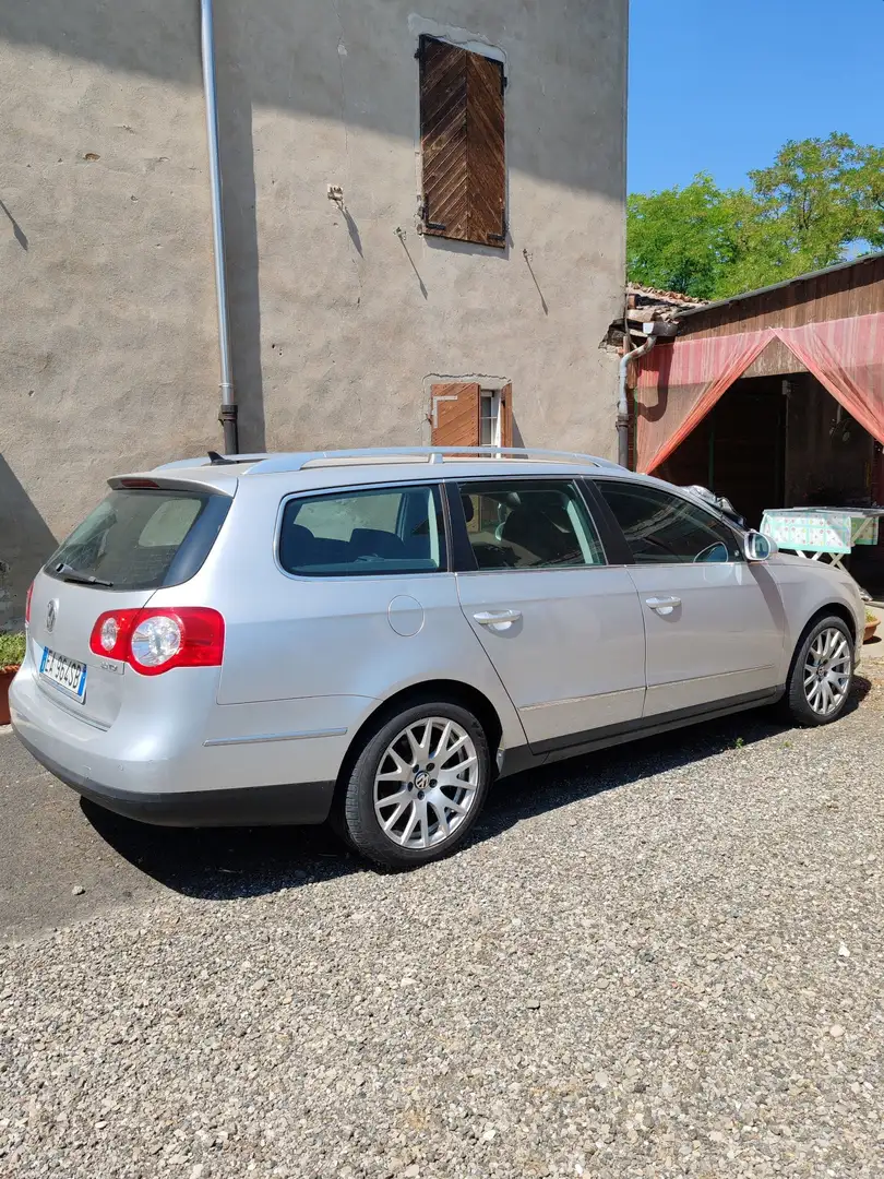 Volkswagen Passat Variant 1.9 tdi Highline auto - 1