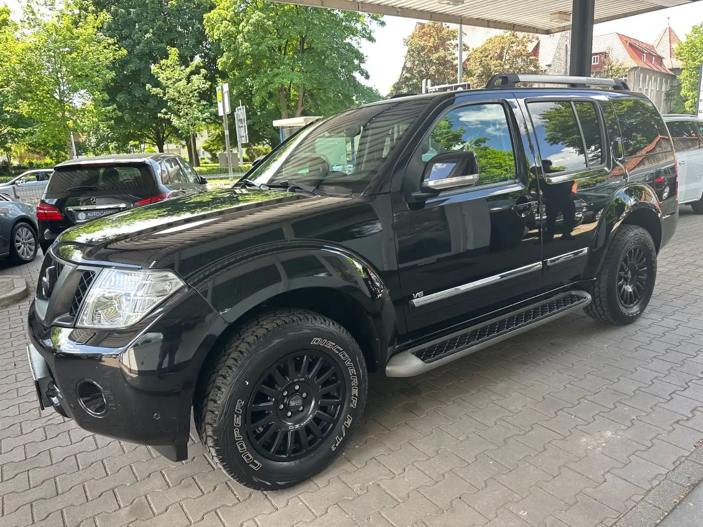 Nissan Pathfinder 3.0 dCi LE,7Sitze,Leder crna - 1