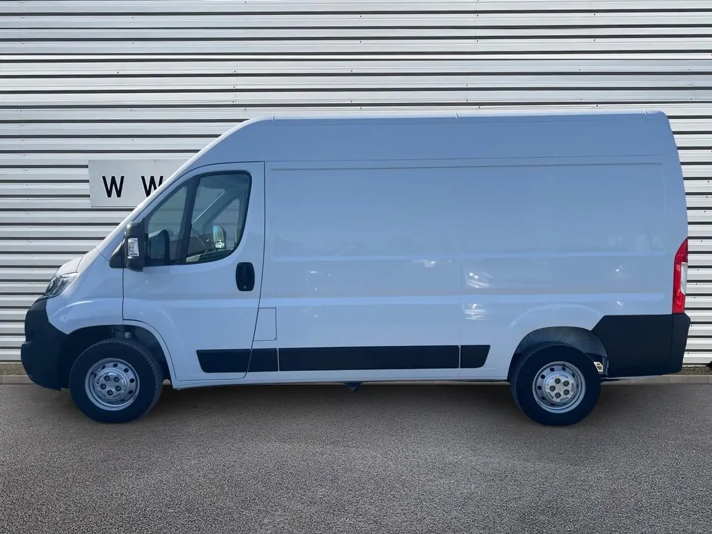Opel Movano 3.3t L2H2 2.2 BlueHDi 120 Fourgon Tolé Blanc - 2