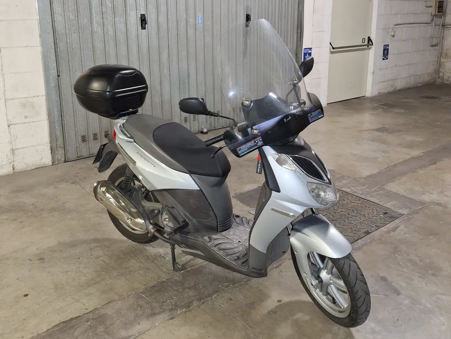 Aprilia Sportcity 200 Silber - 2