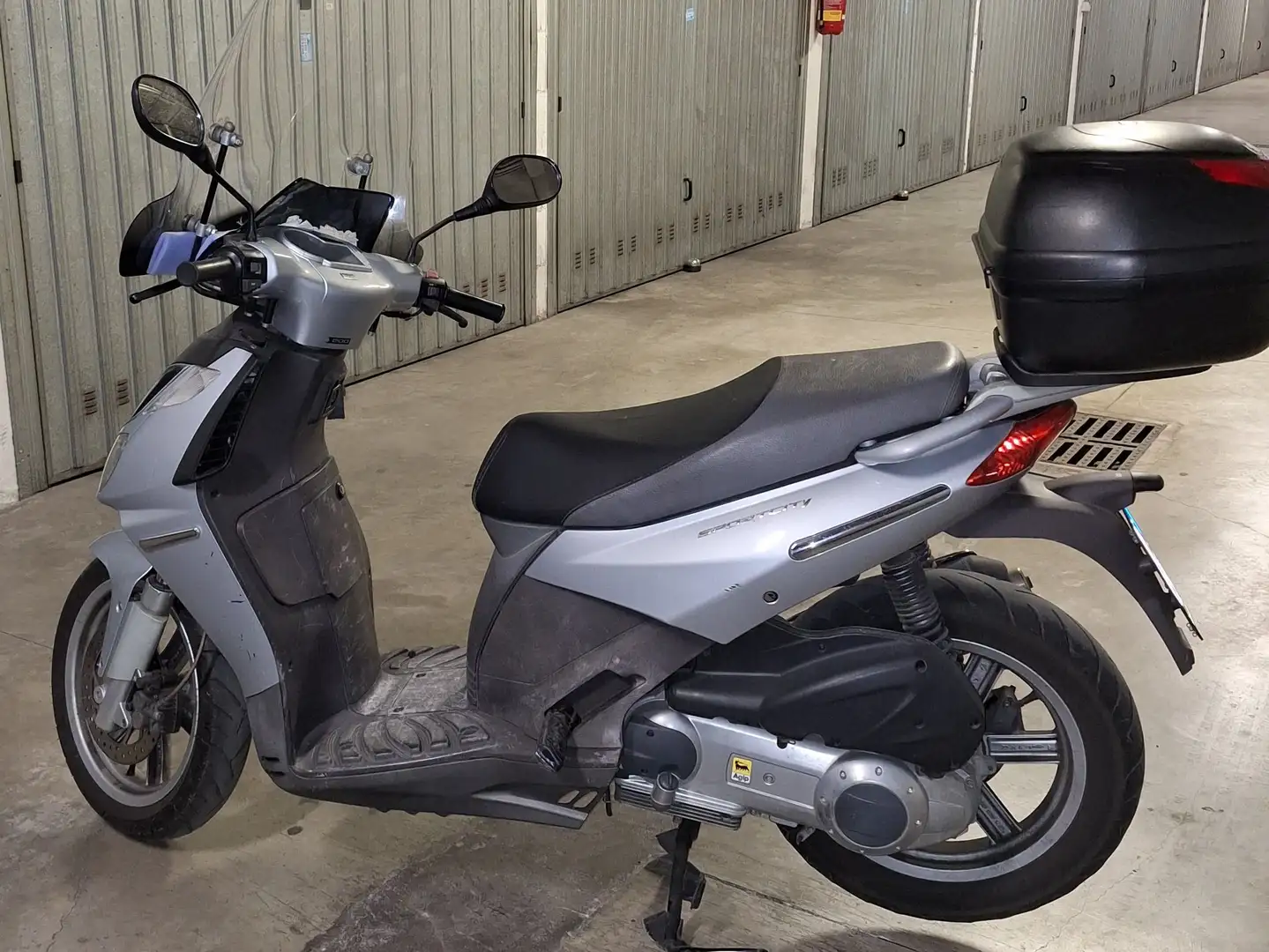 Aprilia Sportcity 200 Silber - 1