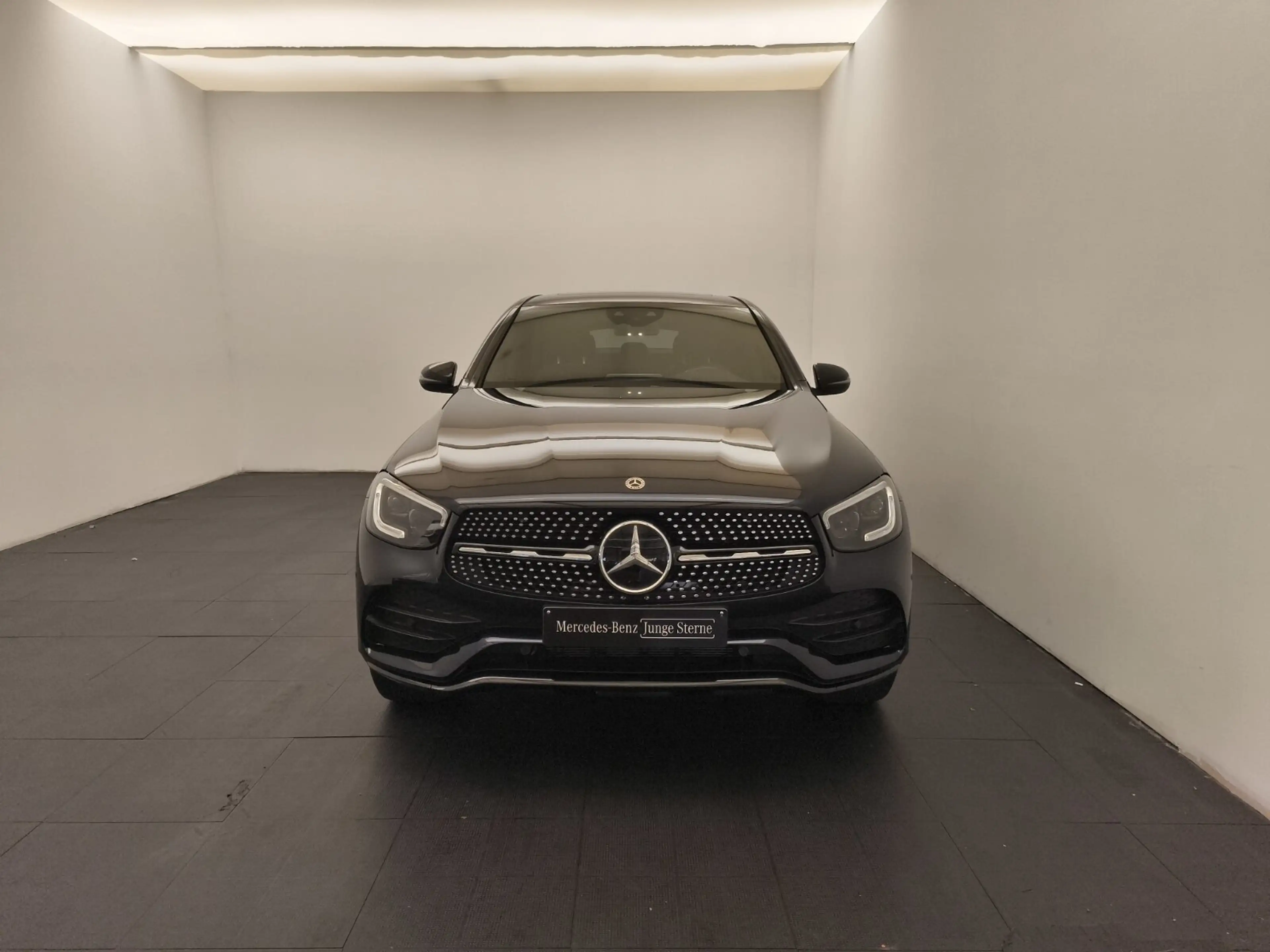 Mercedes-Benz GLC 300 GLC 300 e 4M Coupé AMG Distr RüCam Multibeam AHK HUD — photo 2