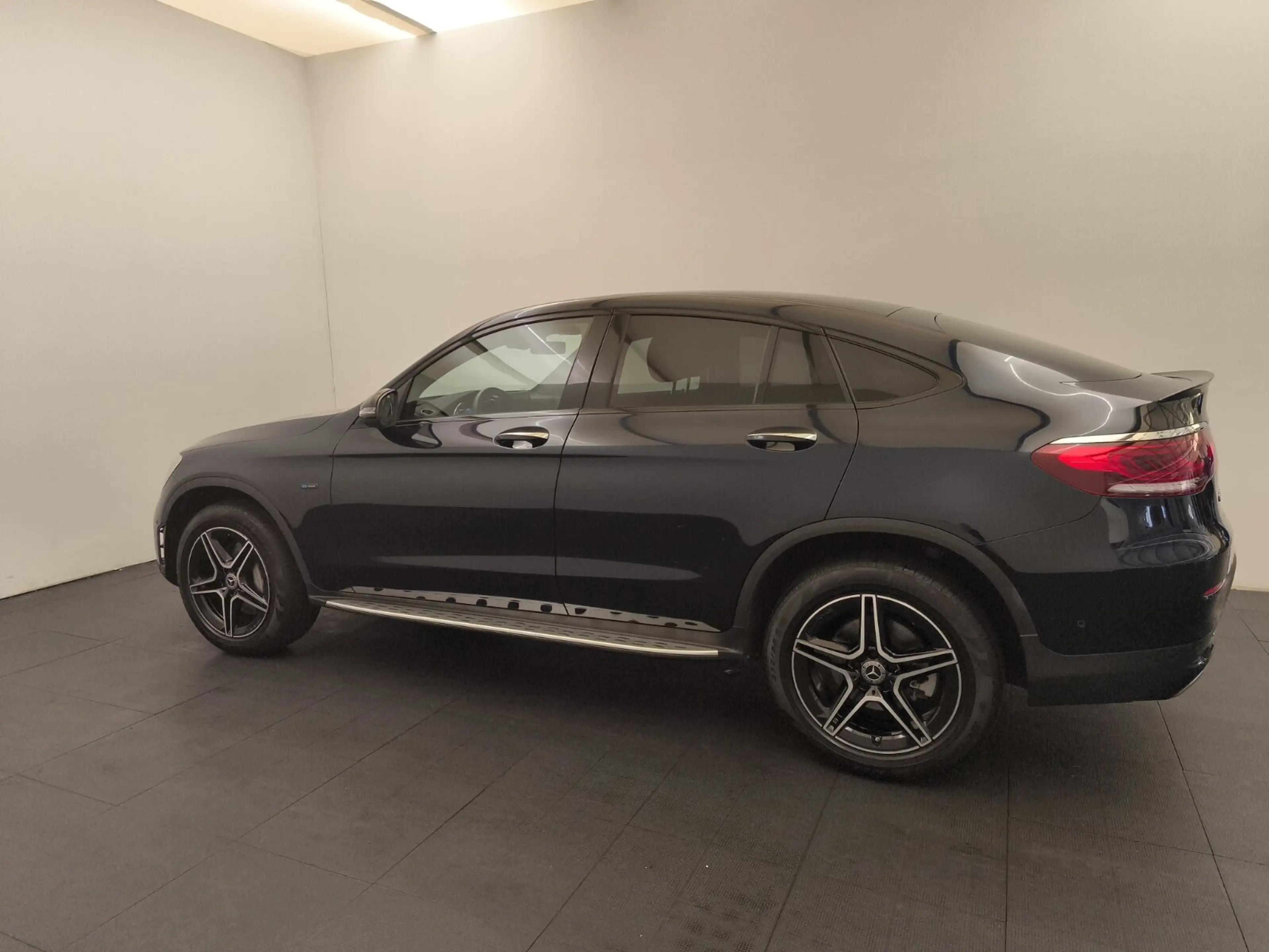 Mercedes-Benz GLC 300 GLC 300 e 4M Coupé AMG Distr RüCam Multibeam AHK HUD — photo 8