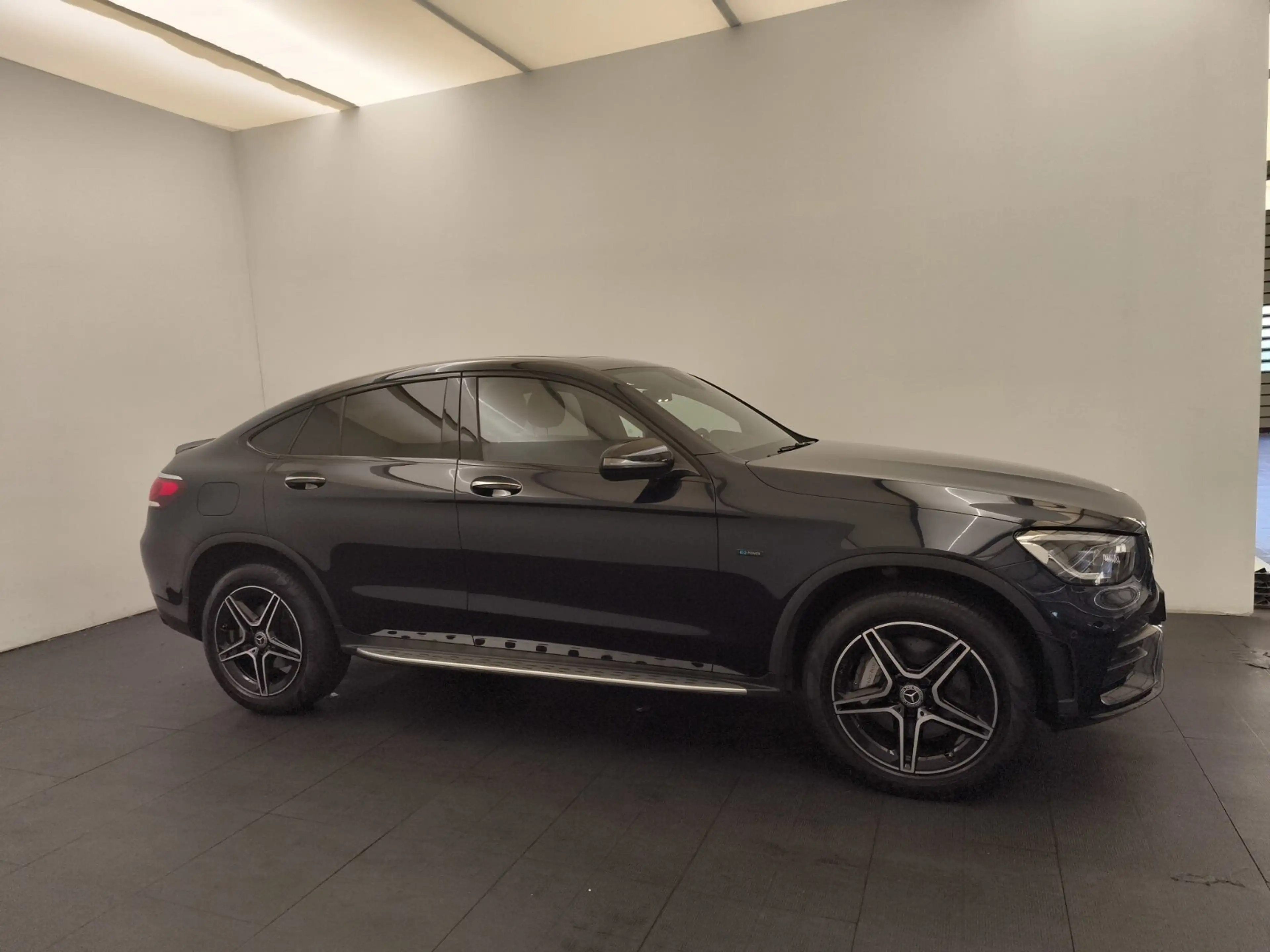 Mercedes-Benz GLC 300 GLC 300 e 4M Coupé AMG Distr RüCam Multibeam AHK HUD — photo 4