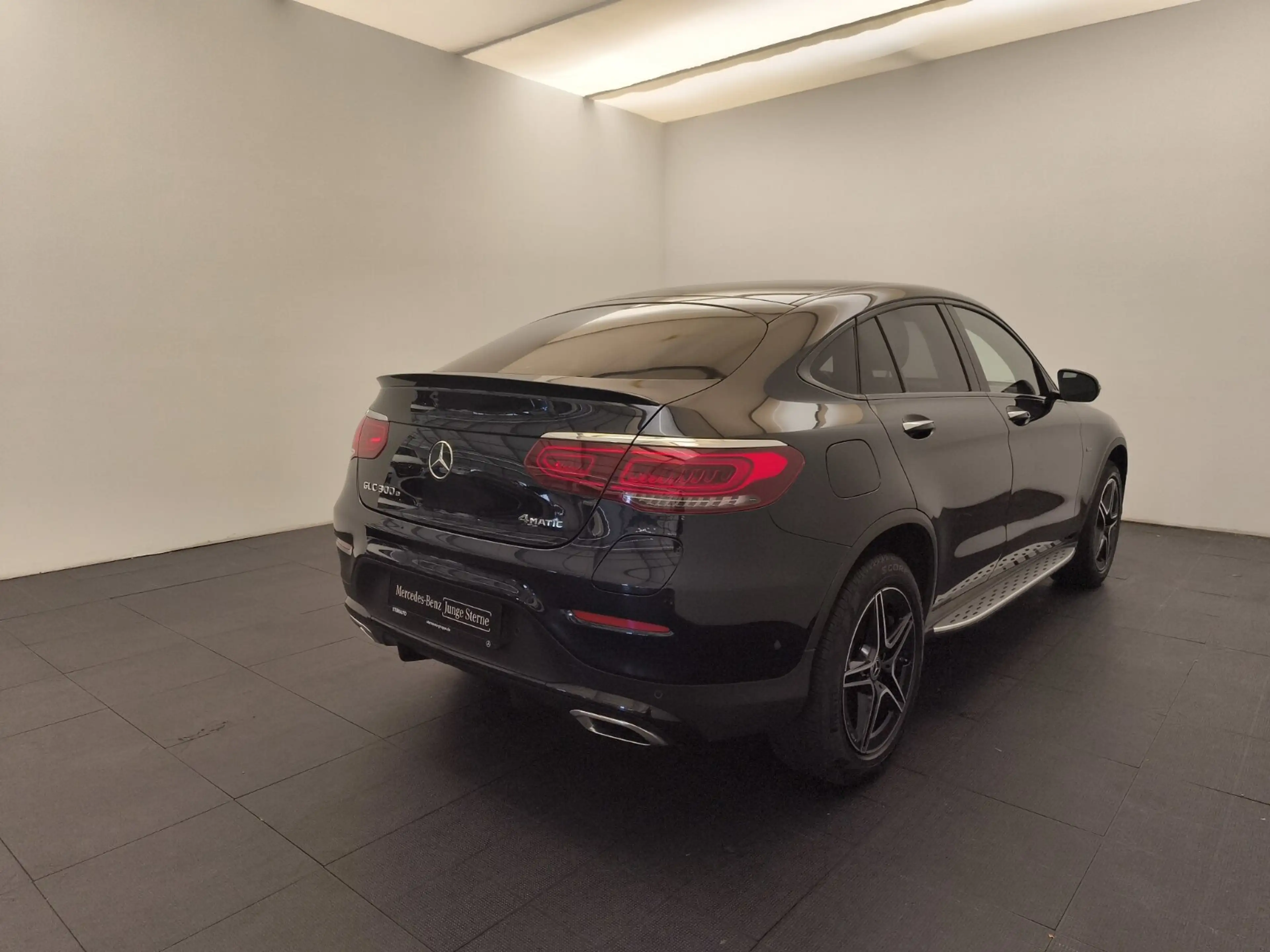 Mercedes-Benz GLC 300 GLC 300 e 4M Coupé AMG Distr RüCam Multibeam AHK HUD — photo 5