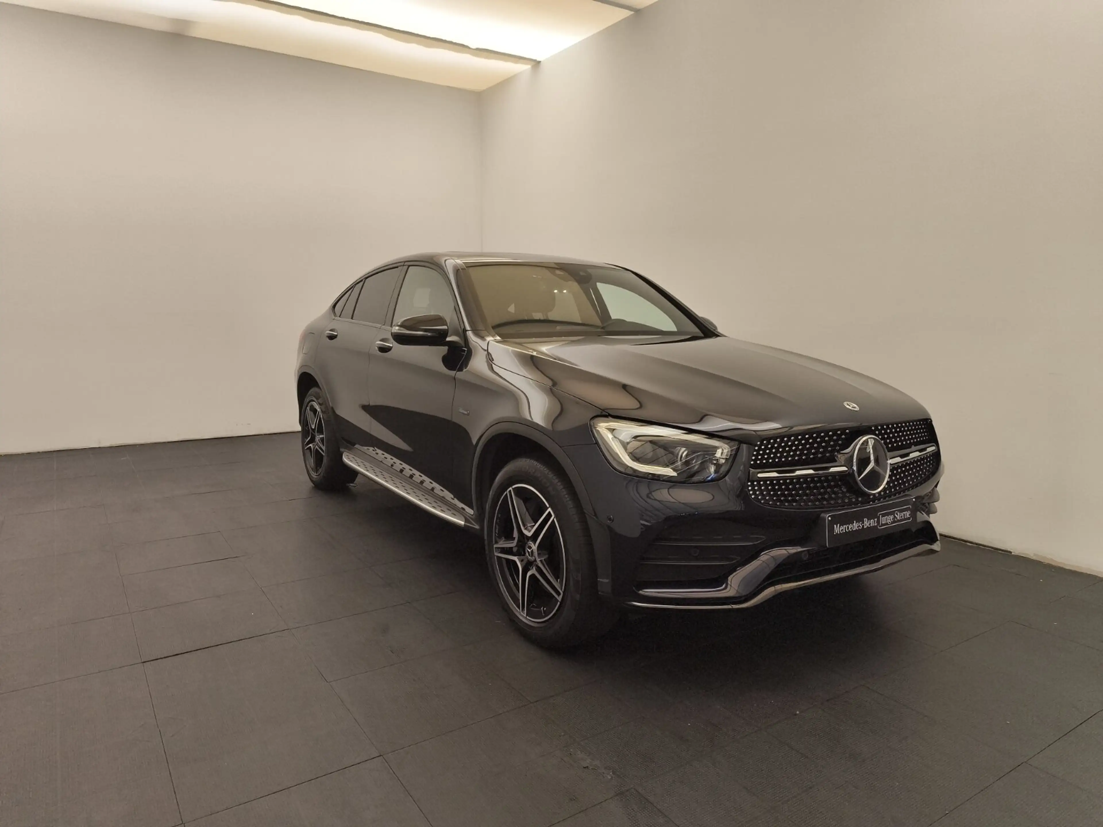 Mercedes-Benz GLC 300 GLC 300 e 4M Coupé AMG Distr RüCam Multibeam AHK HUD — photo 3