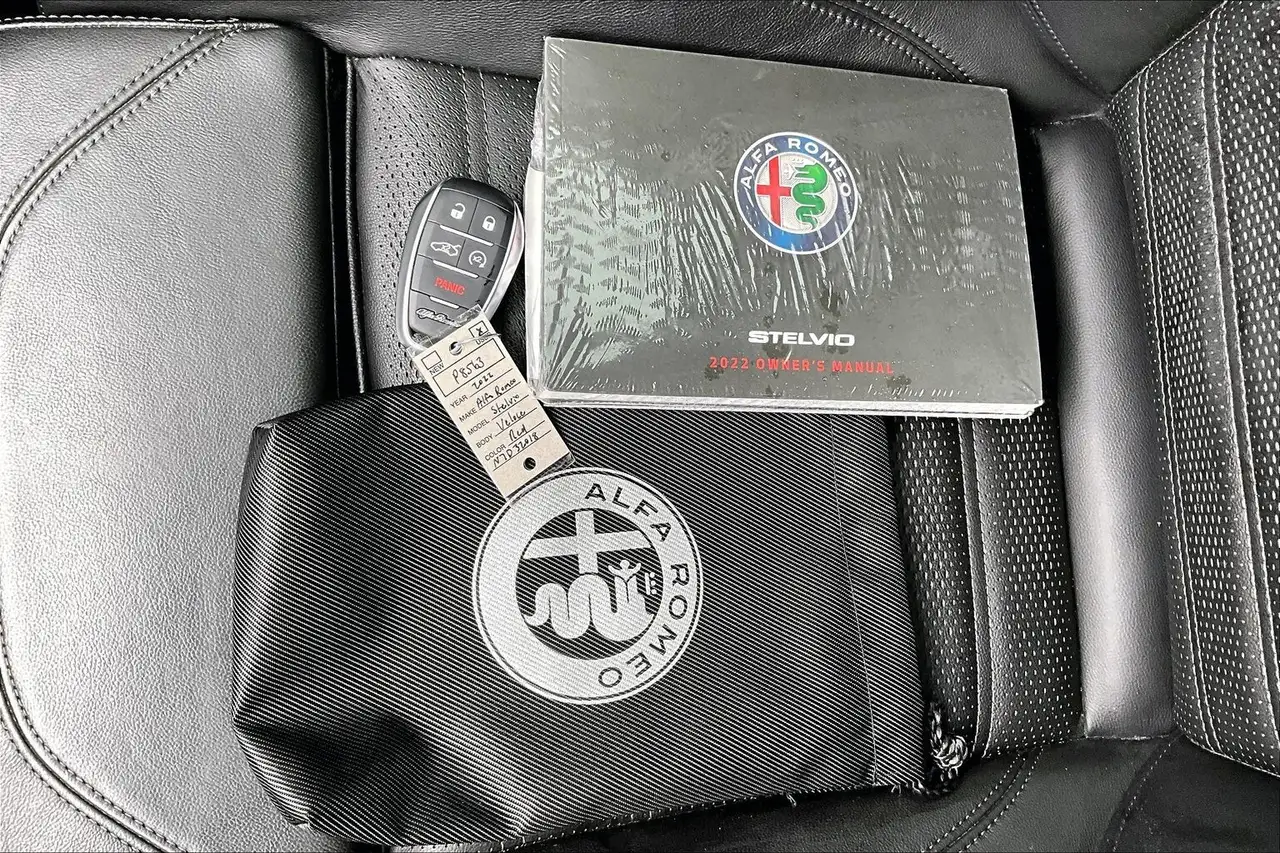Alfa Romeo Stelvio снимка Alfa Romeo Stelvio