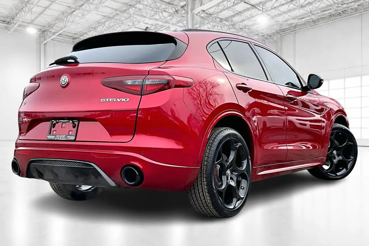 Alfa Romeo Stelvio снимка Alfa Romeo Stelvio