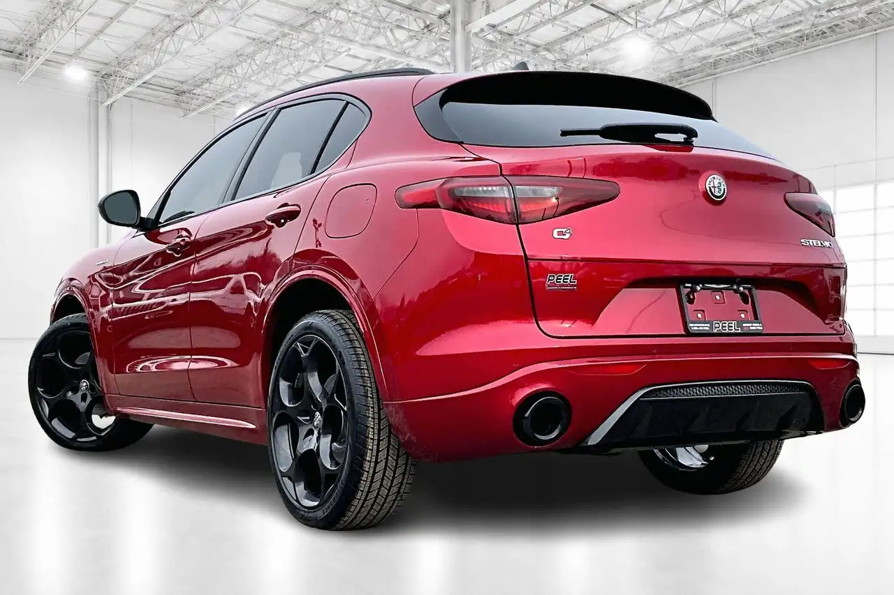 Alfa Romeo Stelvio снимка Alfa Romeo Stelvio