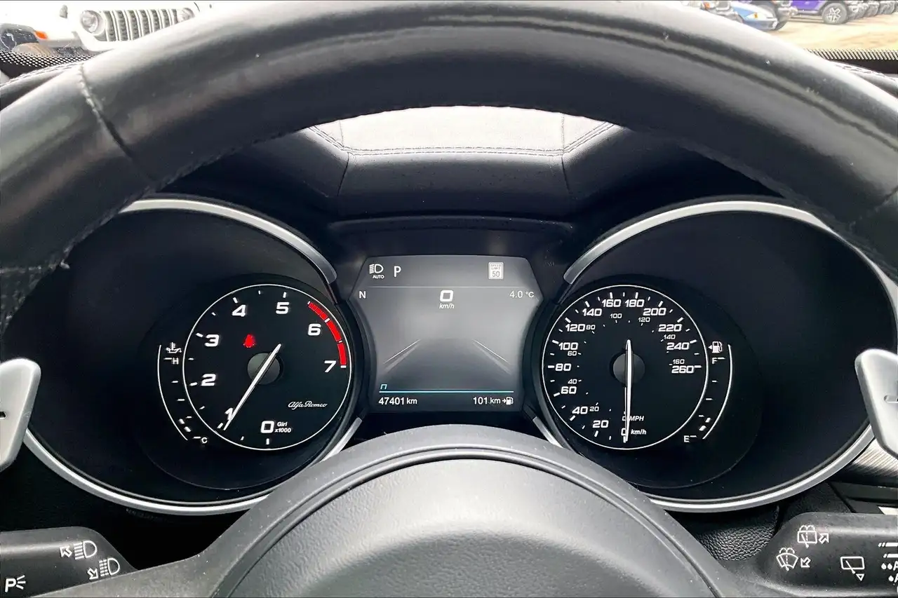 Alfa Romeo Stelvio снимка Alfa Romeo Stelvio