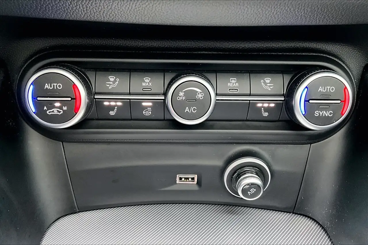 Alfa Romeo Stelvio снимка Alfa Romeo Stelvio