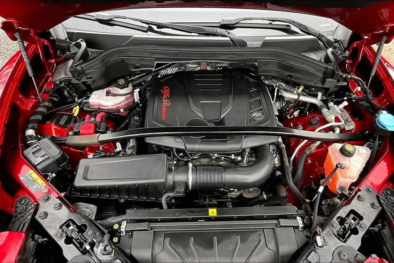 Alfa Romeo Stelvio снимка Alfa Romeo Stelvio