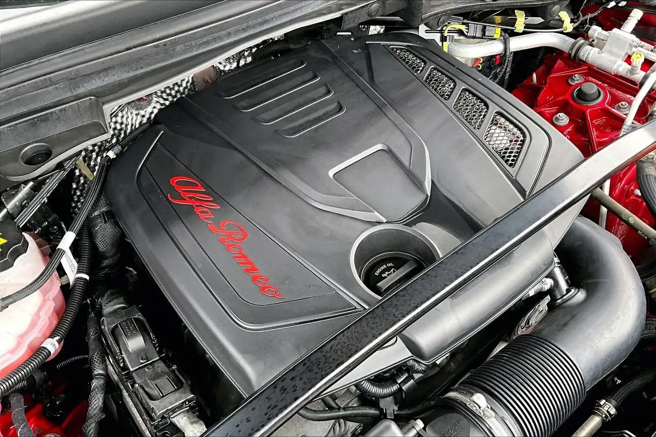 Alfa Romeo Stelvio снимка Alfa Romeo Stelvio