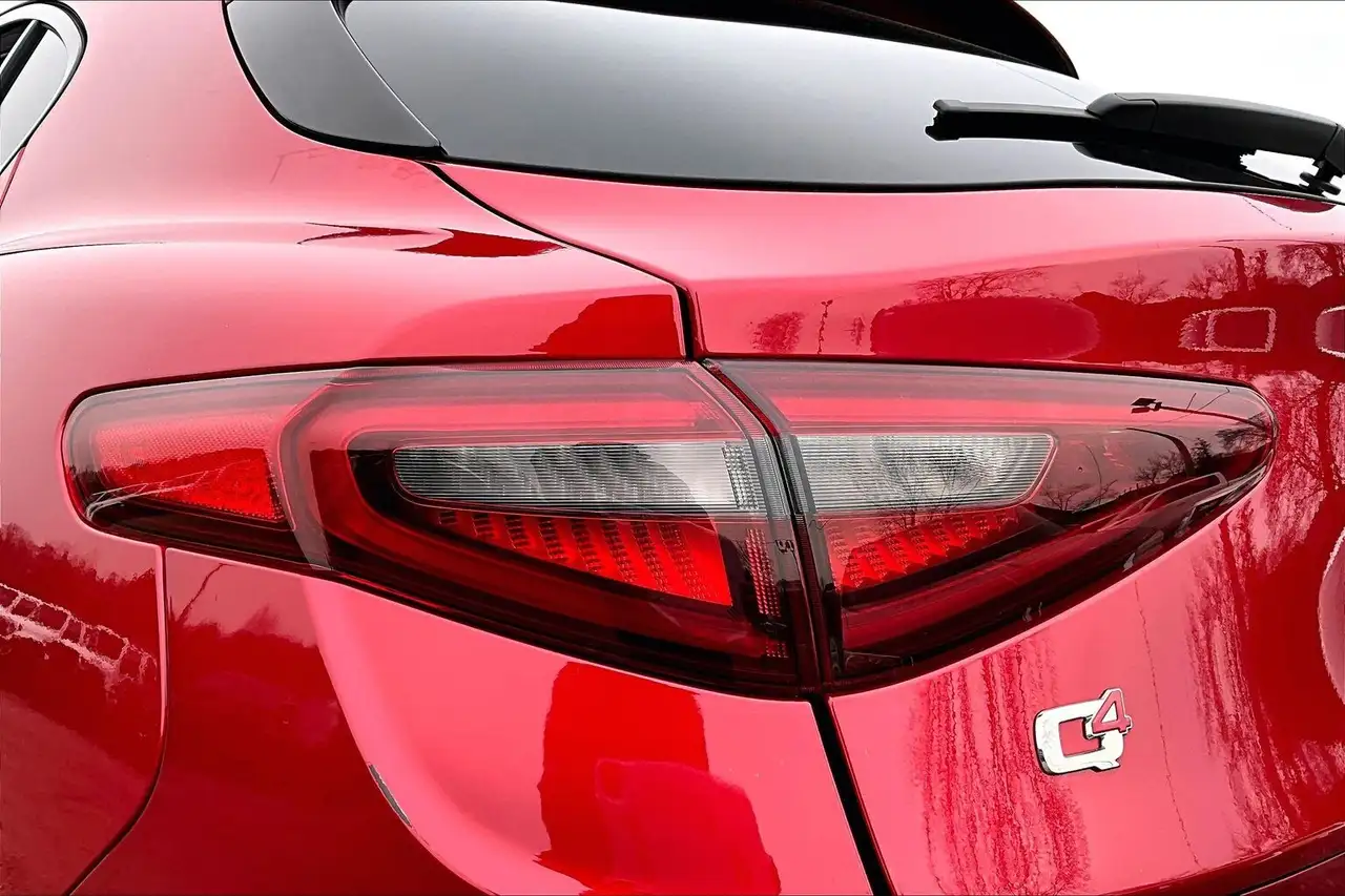 Alfa Romeo Stelvio снимка Alfa Romeo Stelvio