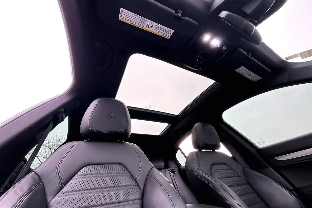 Alfa Romeo Stelvio снимка Alfa Romeo Stelvio