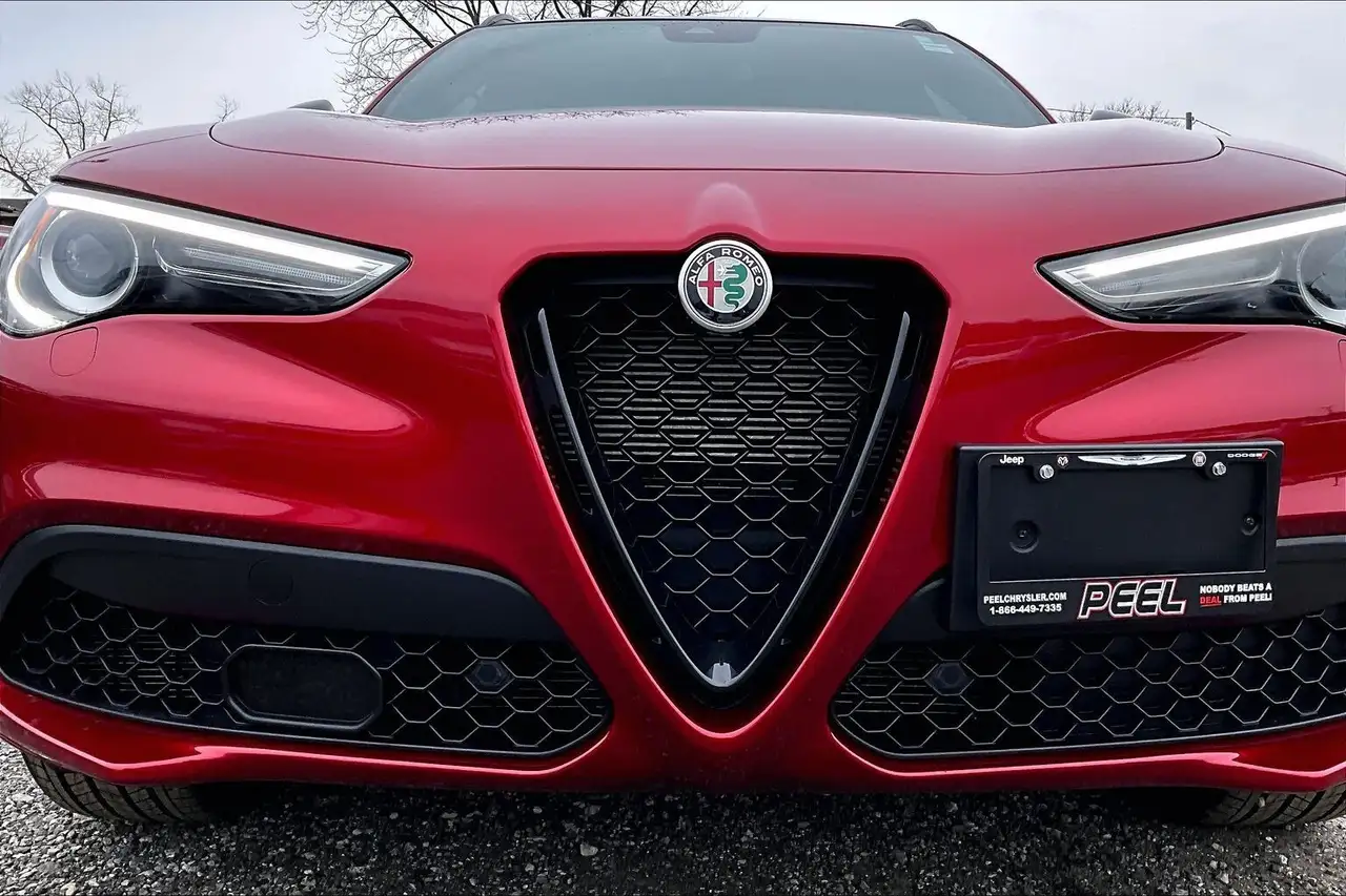 Alfa Romeo Stelvio снимка Alfa Romeo Stelvio