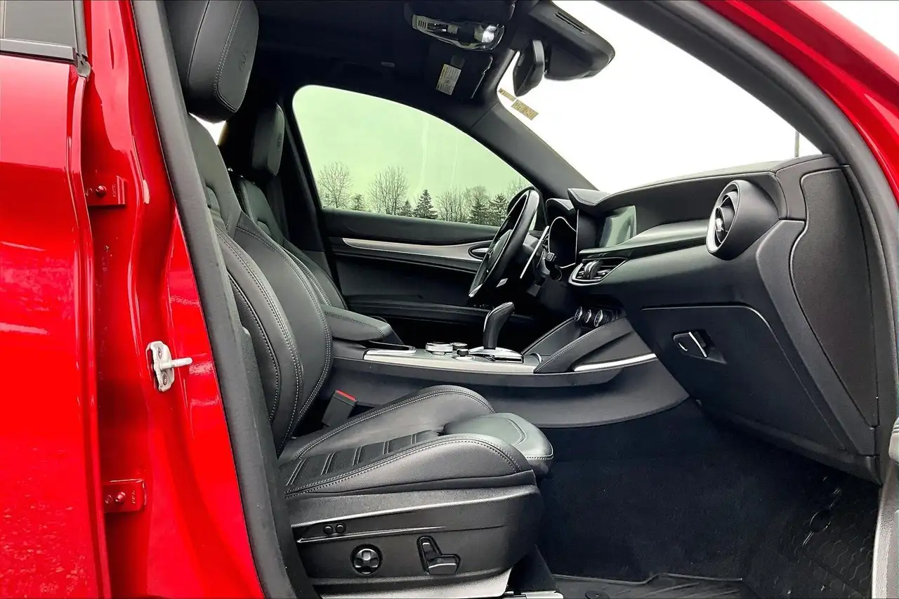 Alfa Romeo Stelvio снимка Alfa Romeo Stelvio