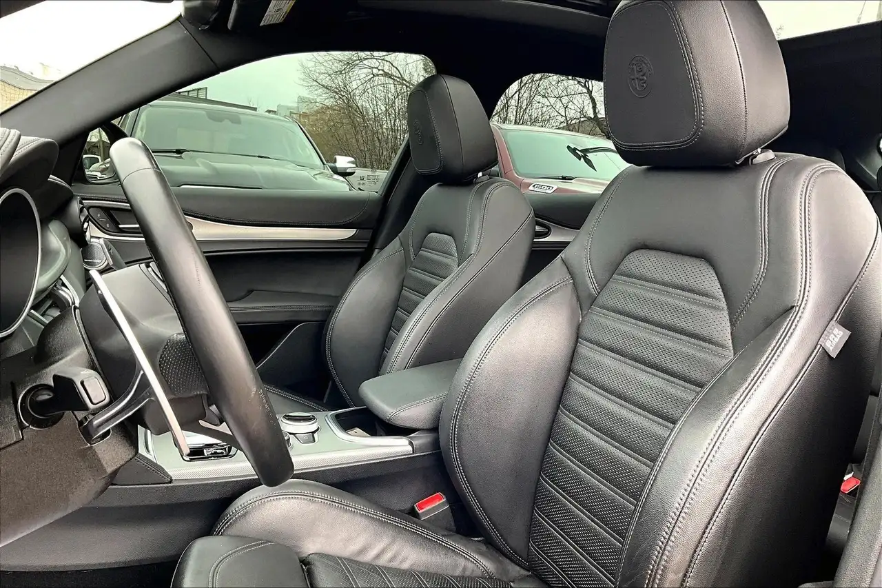 Alfa Romeo Stelvio снимка Alfa Romeo Stelvio