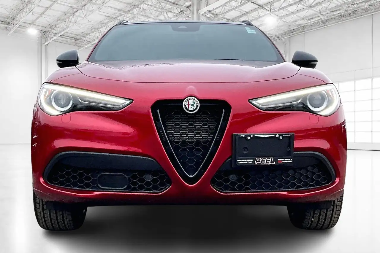 Alfa Romeo Stelvio снимка Alfa Romeo Stelvio