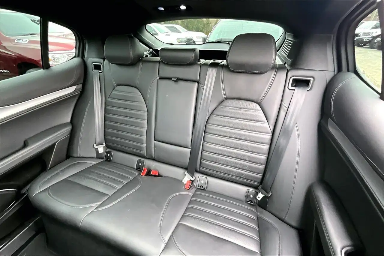 Alfa Romeo Stelvio снимка Alfa Romeo Stelvio
