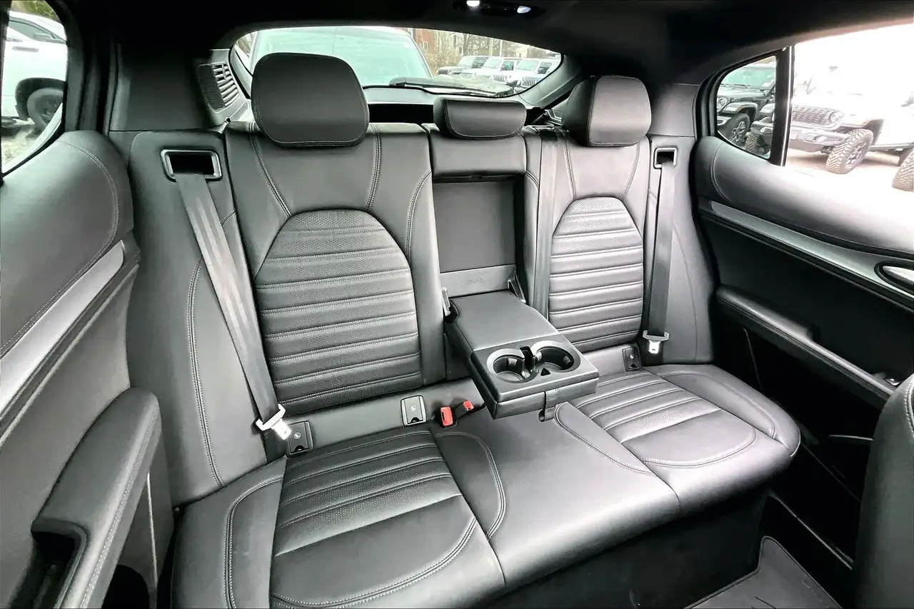 Alfa Romeo Stelvio снимка Alfa Romeo Stelvio