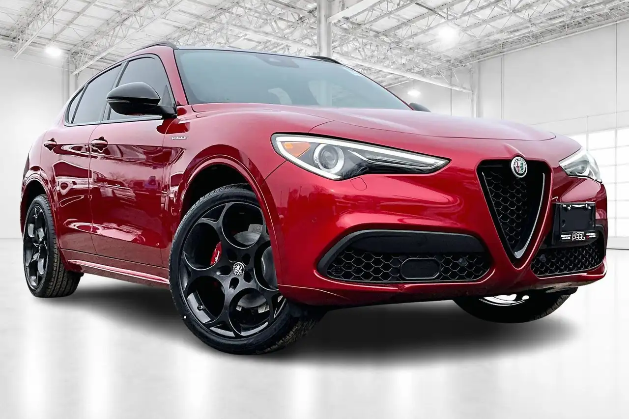 Alfa Romeo Stelvio снимка Alfa Romeo Stelvio