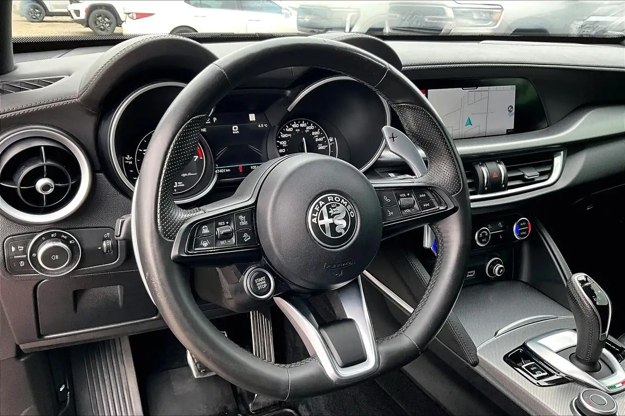 Alfa Romeo Stelvio снимка Alfa Romeo Stelvio