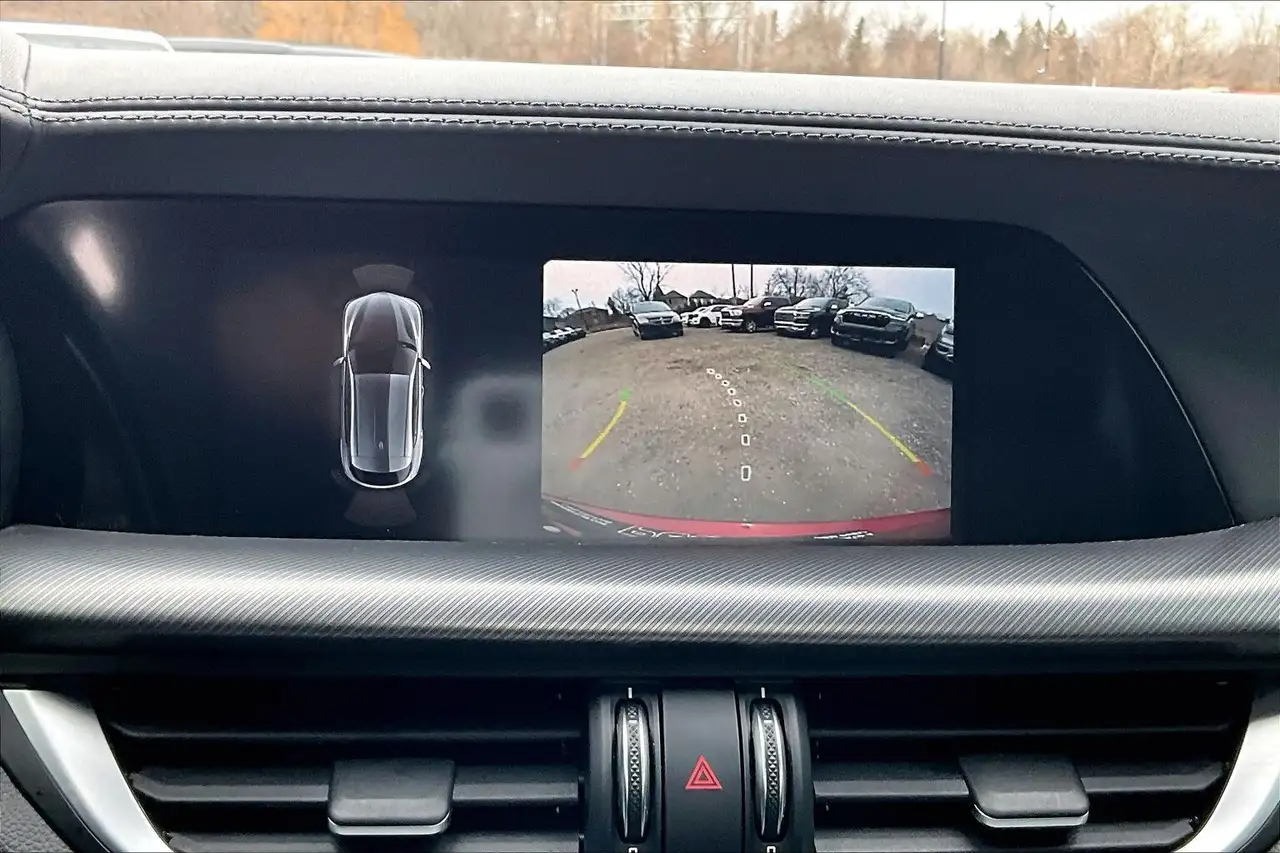 Alfa Romeo Stelvio снимка Alfa Romeo Stelvio