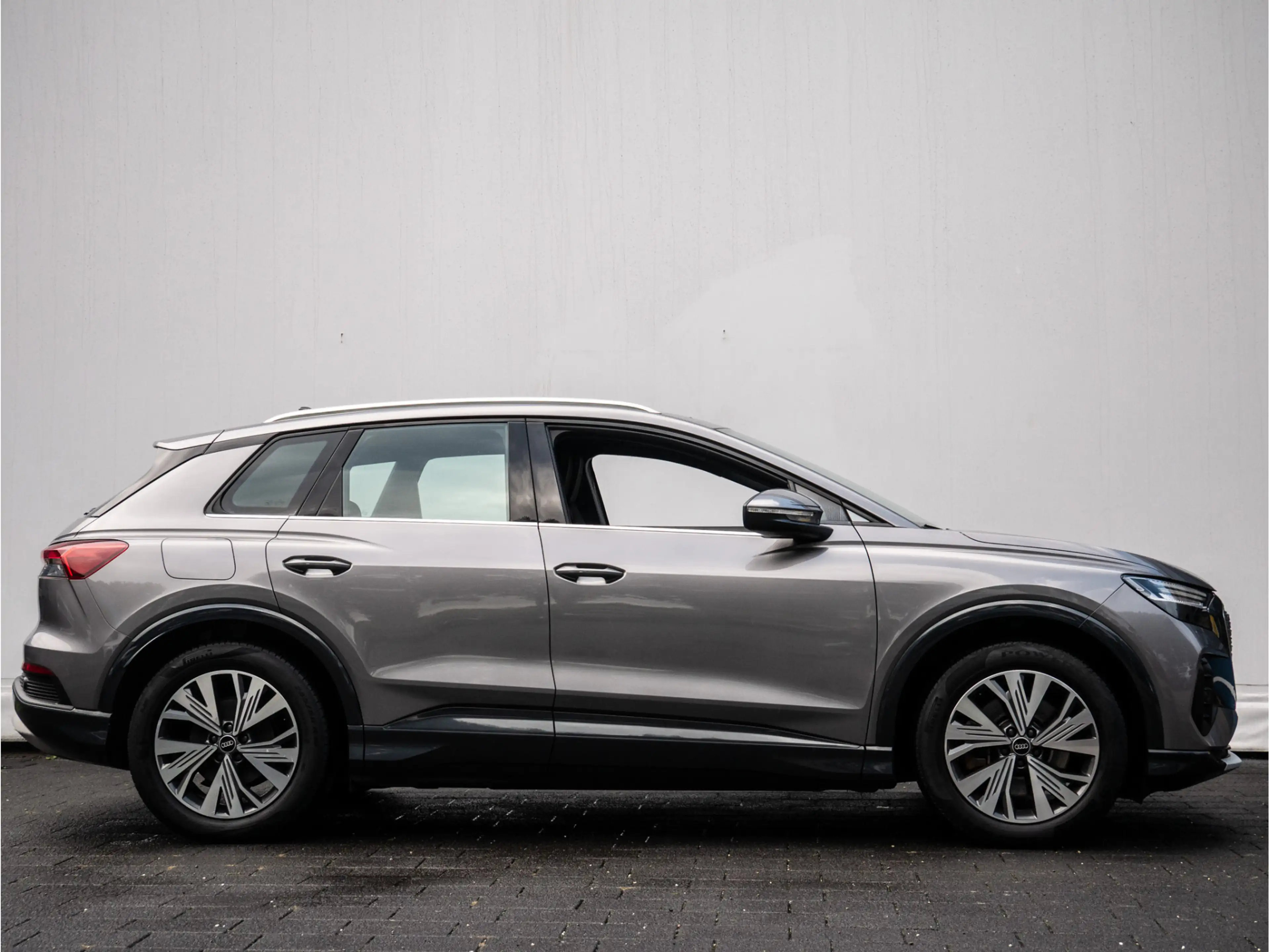 Audi Q4 e-tron 40 Launch edition Advanced 77 kWh SOH 97% Matrix l — photo 10