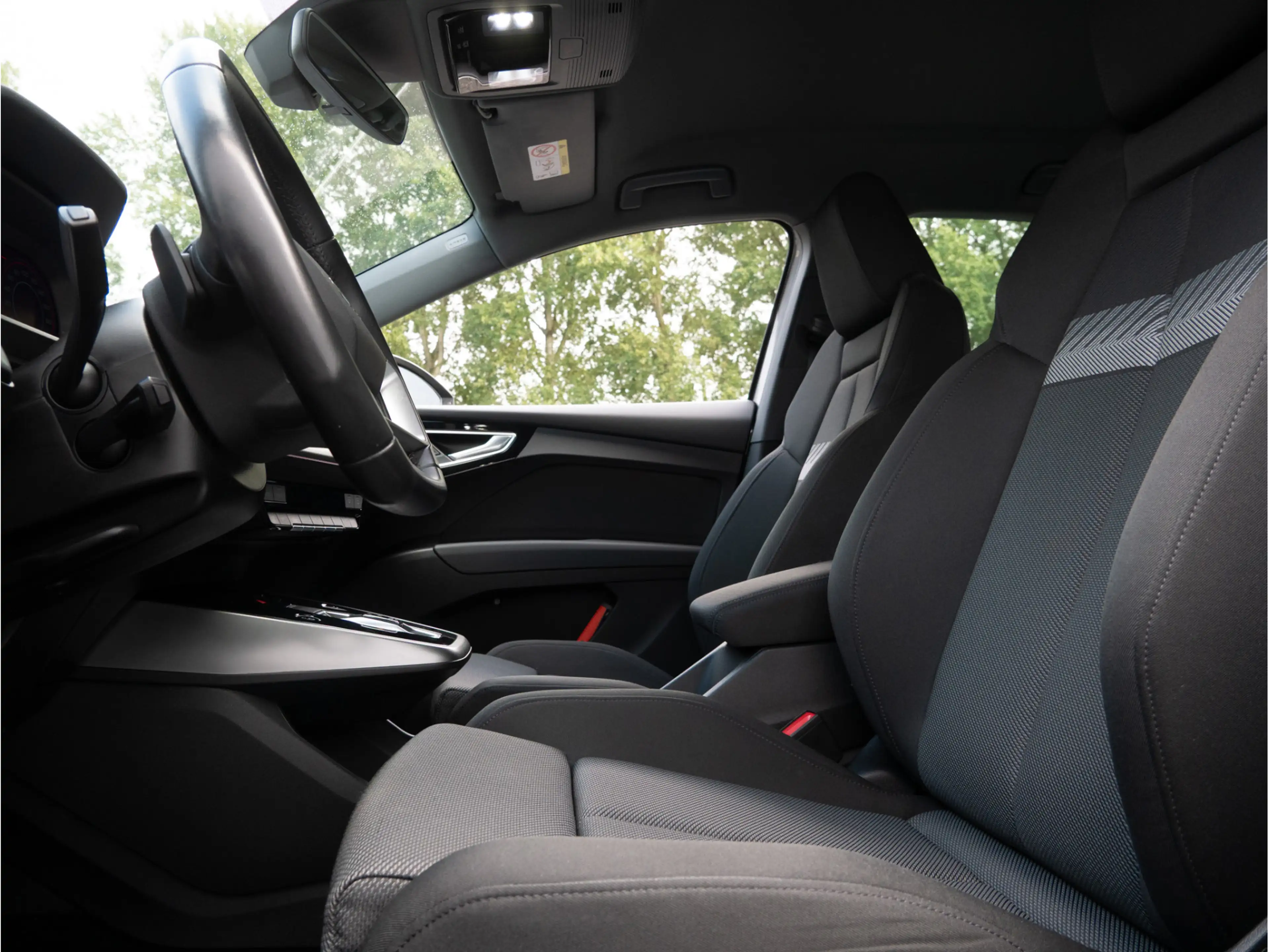 Audi Q4 e-tron 40 Launch edition Advanced 77 kWh SOH 97% Matrix l — photo 14