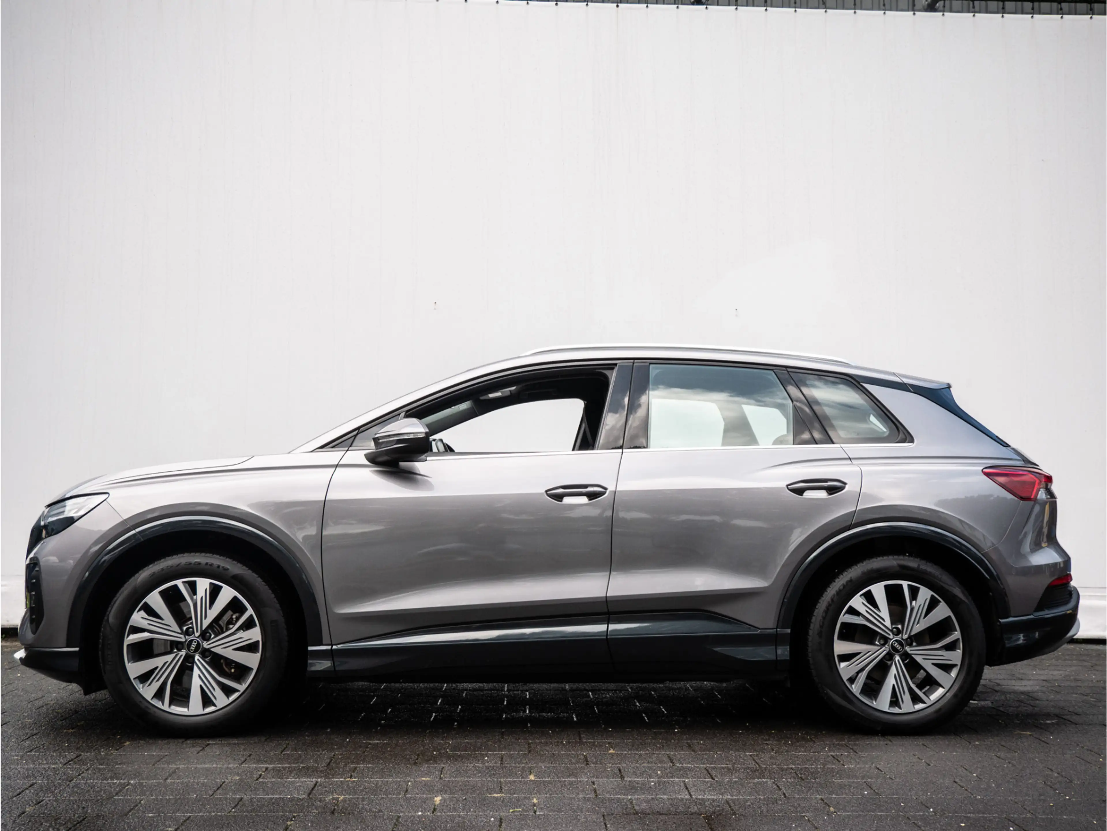 Audi Q4 e-tron 40 Launch edition Advanced 77 kWh SOH 97% Matrix l — photo 7