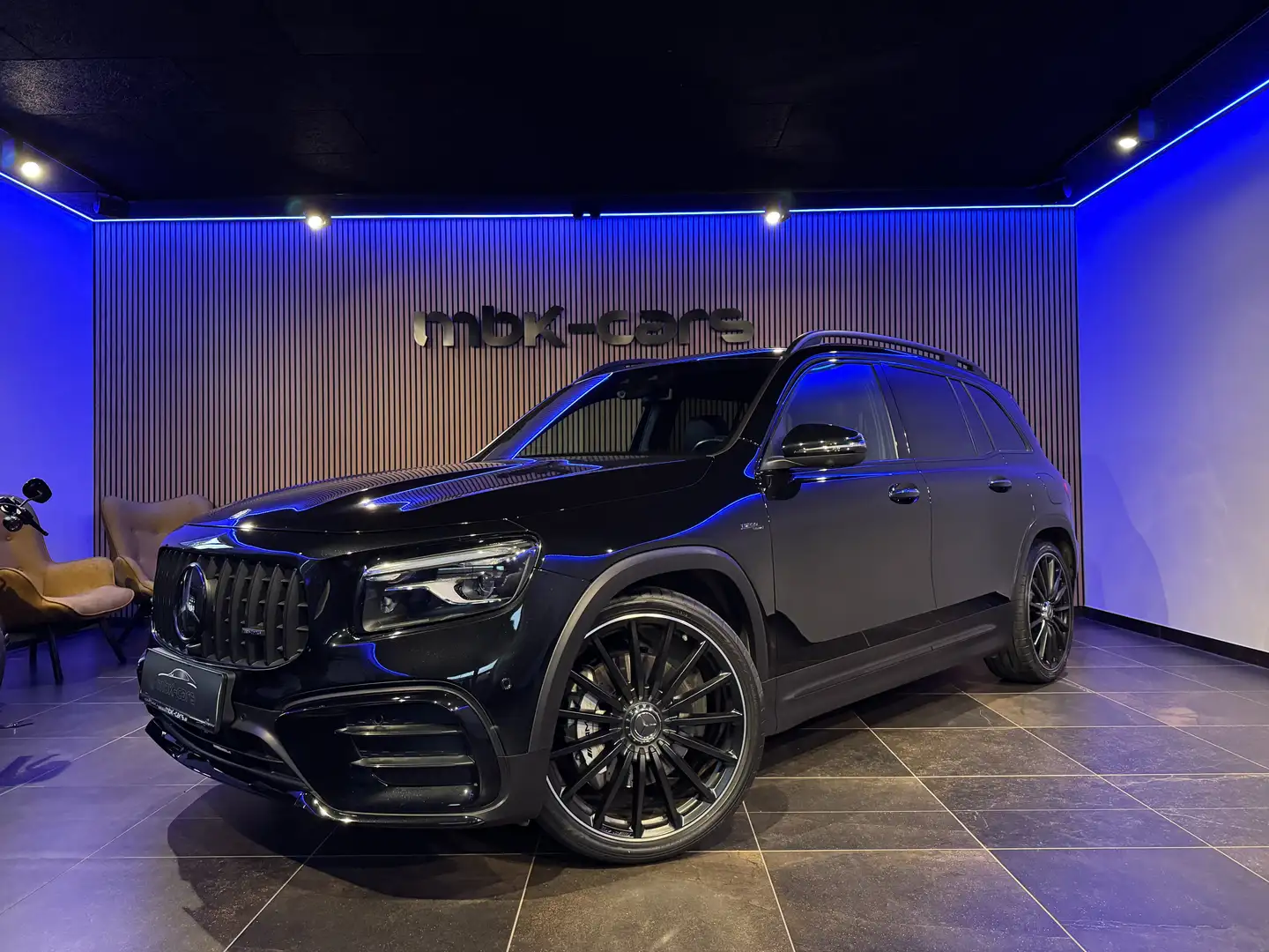 Mercedes-Benz GLB 35 AMG AMG GLB 35 4Matic *7-Sitzer, Pano, 360°Kamera* Schwarz - 1