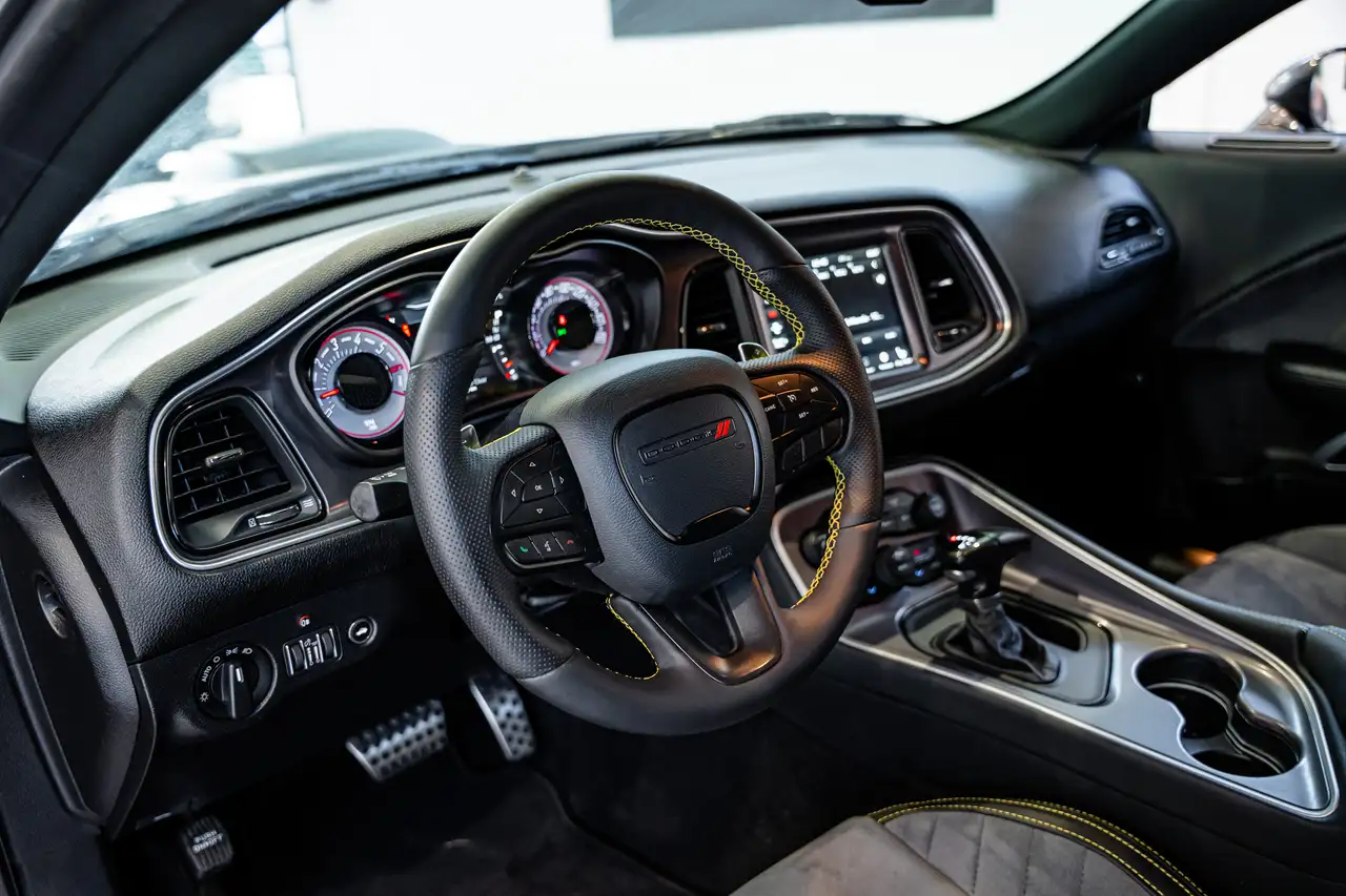 Dodge Challenger 2021 — фото 10