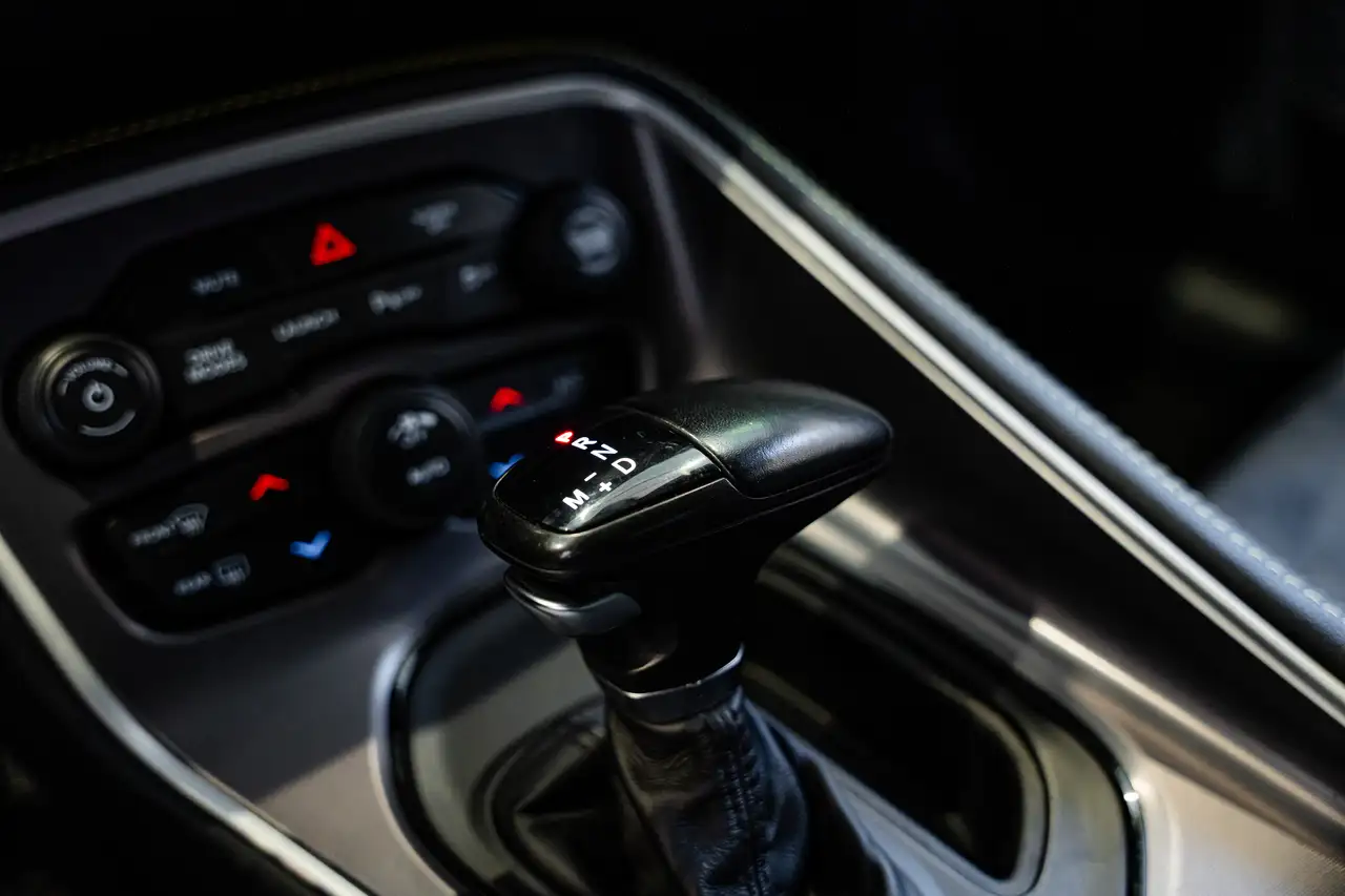 Dodge Challenger 2021 — фото 13