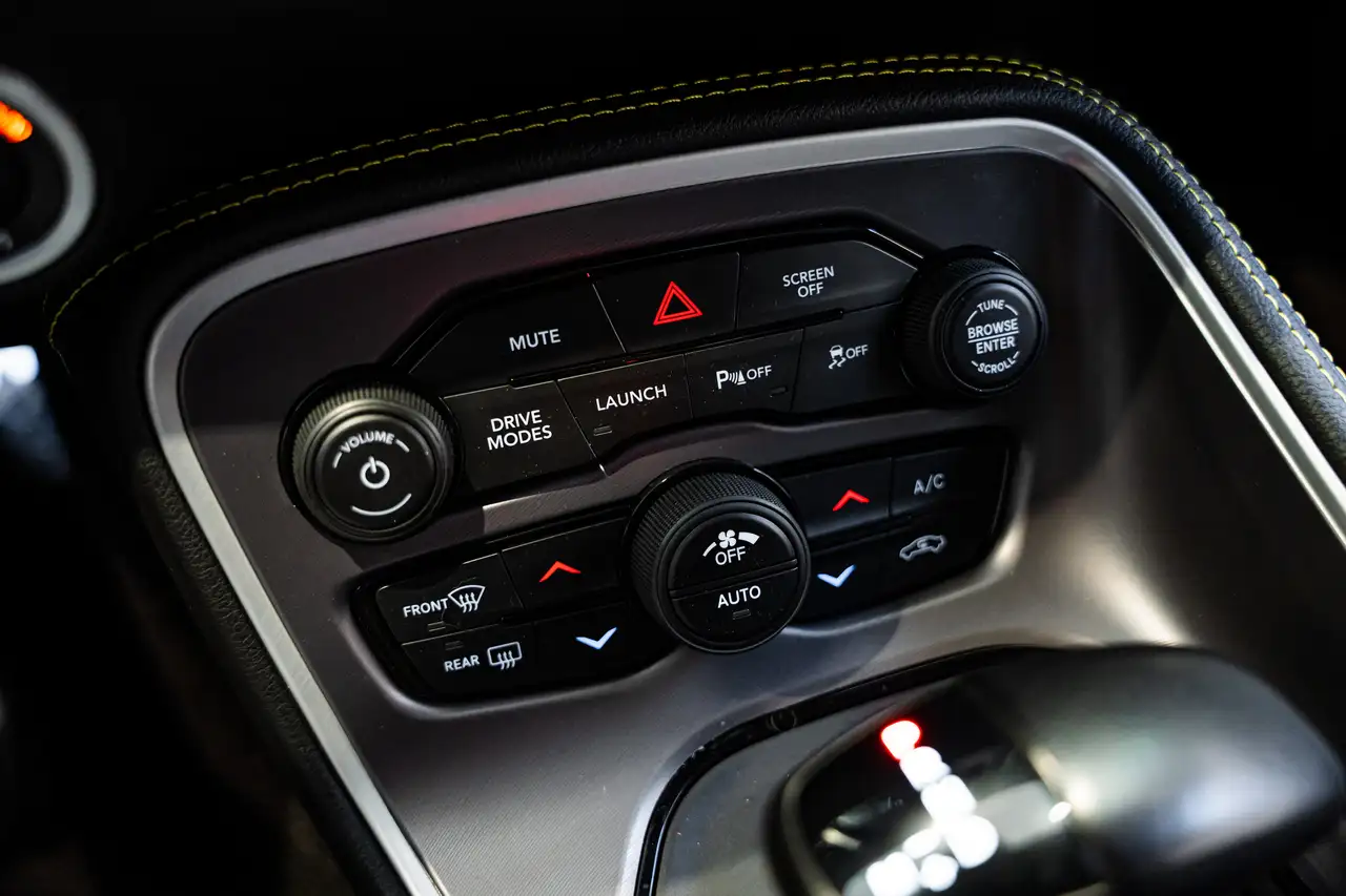 Dodge Challenger 2021 — фото 14