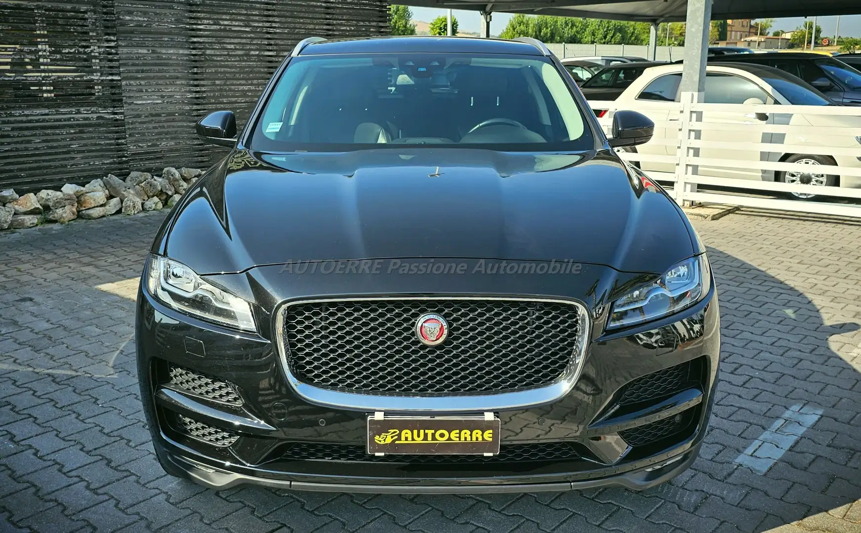 Jaguar F-Pace 2.0d awd 180cv Nero - 2