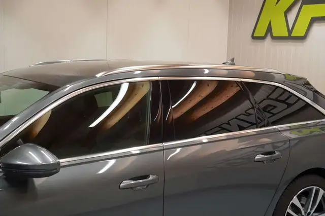 Audi A6 view 11