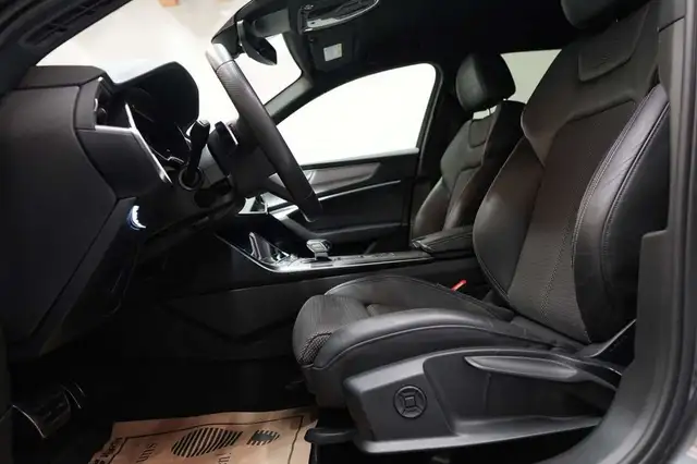 Audi A6 view 14