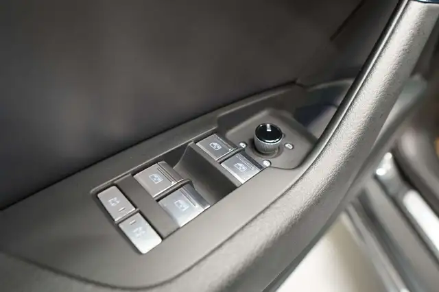 Audi A6 view 13