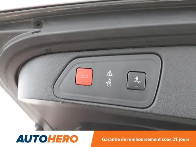 Peugeot 3008 view 19