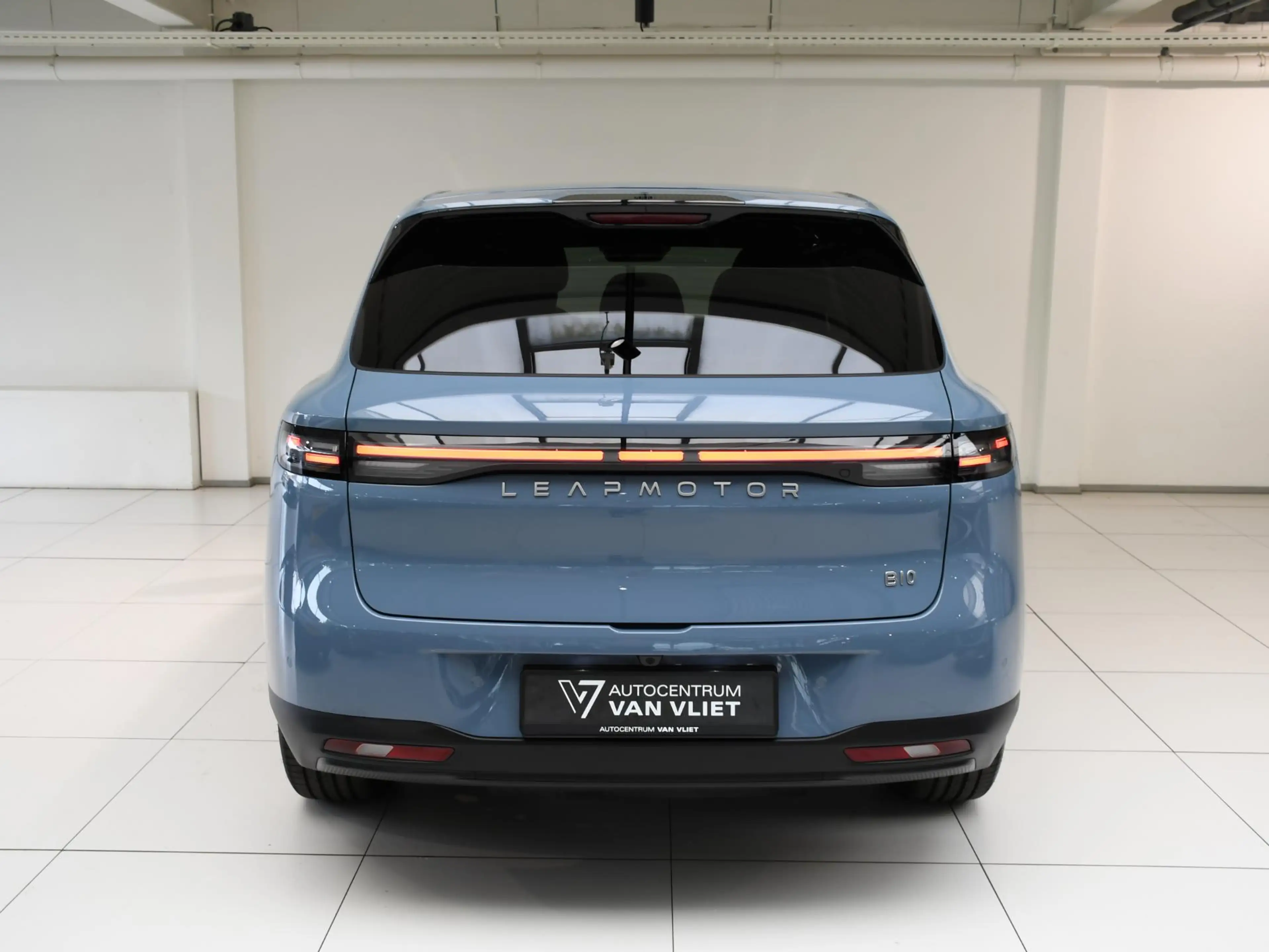 Leapmotor B10 Life Pro 56.2 kWh Apple Carplay/Android Auto | Nie — photo 12