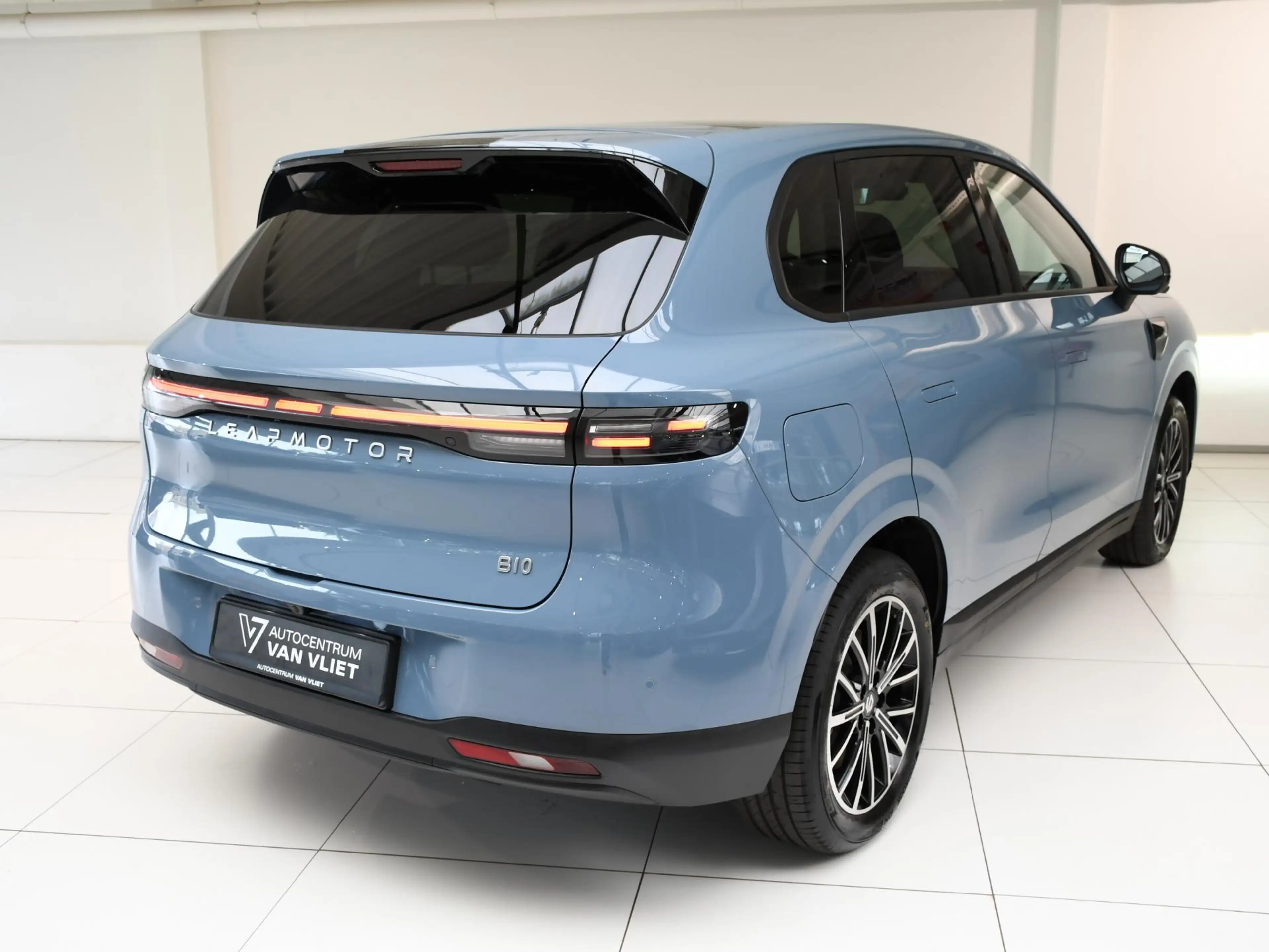 Leapmotor B10 Life Pro 56.2 kWh Apple Carplay/Android Auto | Nie — photo 3