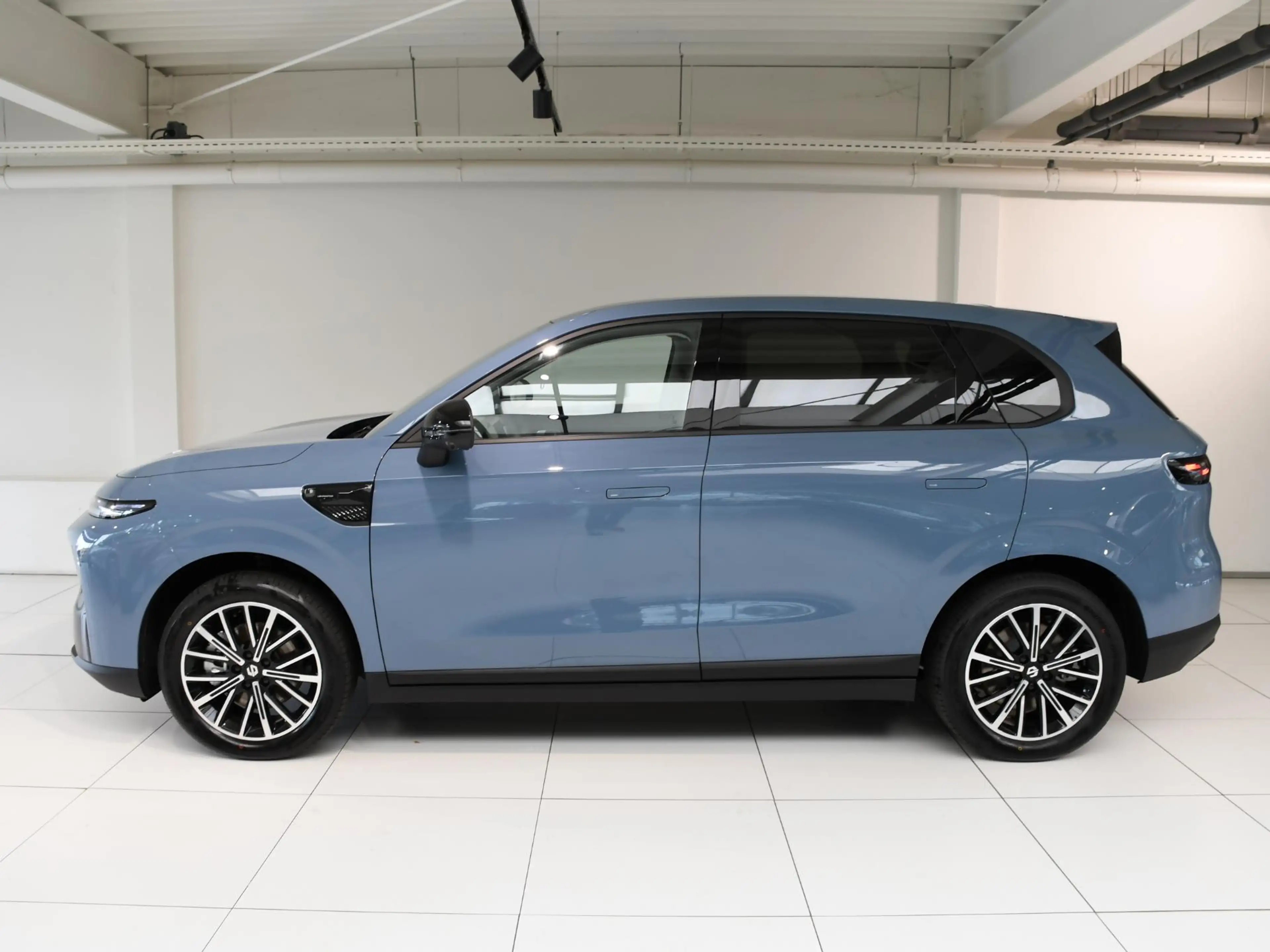 Leapmotor B10 Life Pro 56.2 kWh Apple Carplay/Android Auto | Nie — photo 2