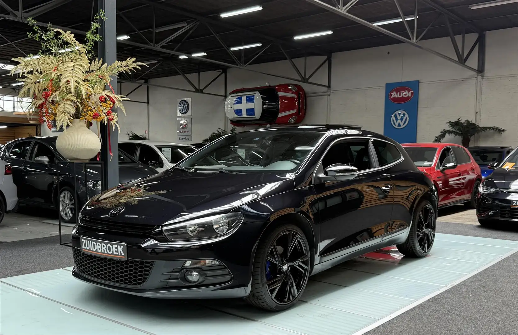 Volkswagen Scirocco 1.4 TSI 122PK Clima Pano Zwart - 1