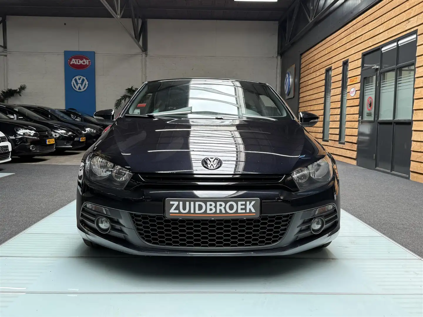 Volkswagen Scirocco 1.4 TSI 122PK Clima Pano Zwart - 2