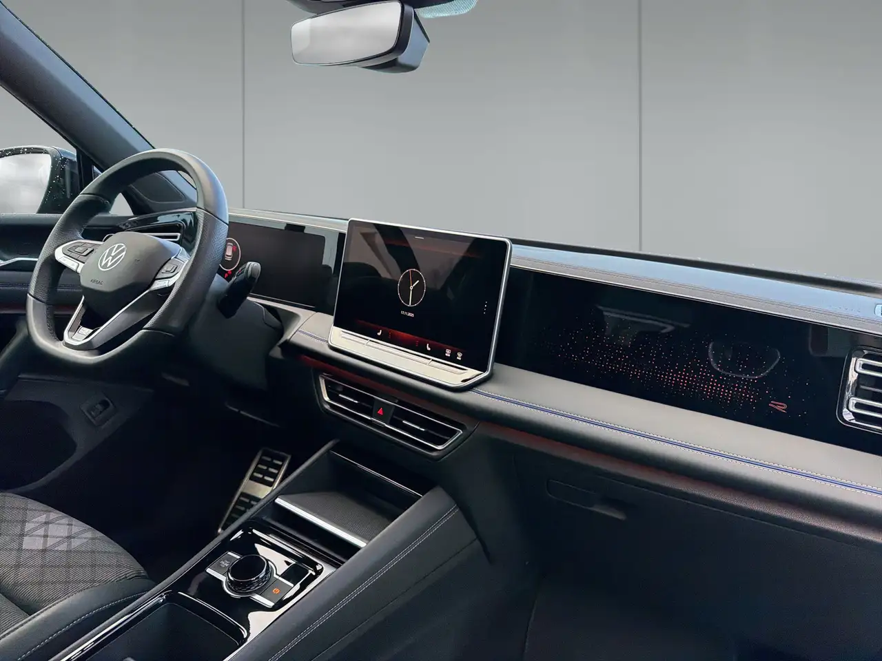 Volkswagen Tiguan R-Line 2.0 TDI DSG AHK 20" Keyless Navi AreaView 3