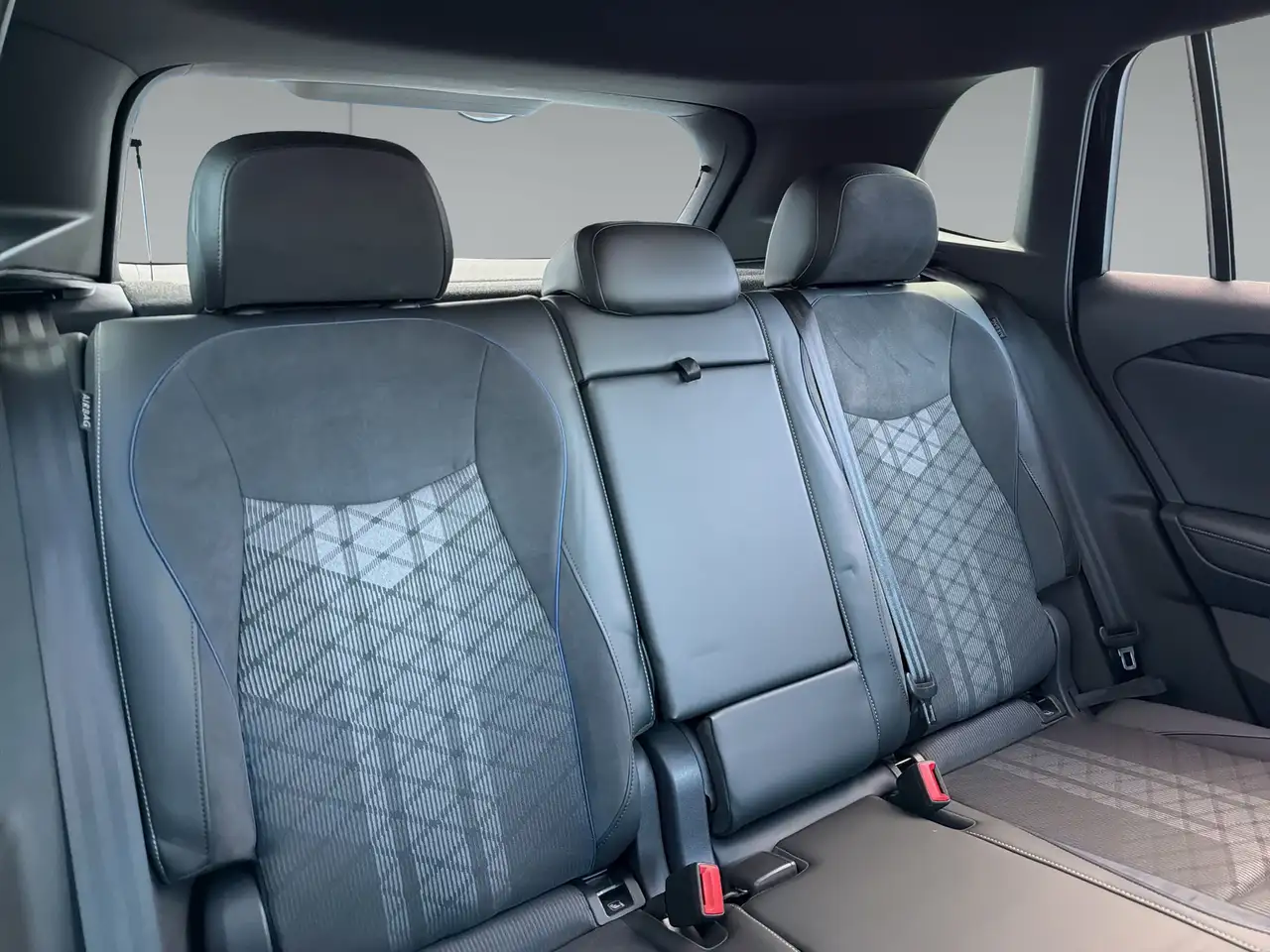 Volkswagen Tiguan R-Line 2.0 TDI DSG AHK 20" Keyless Navi AreaView 4