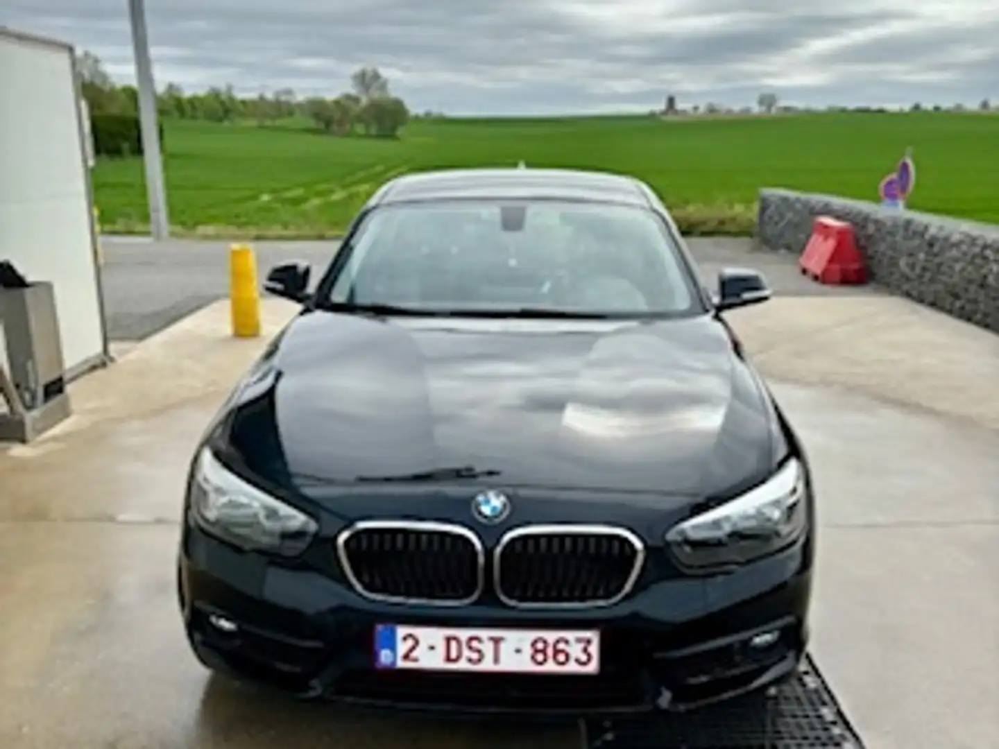 BMW 118 118 d Edition Zwart - 2