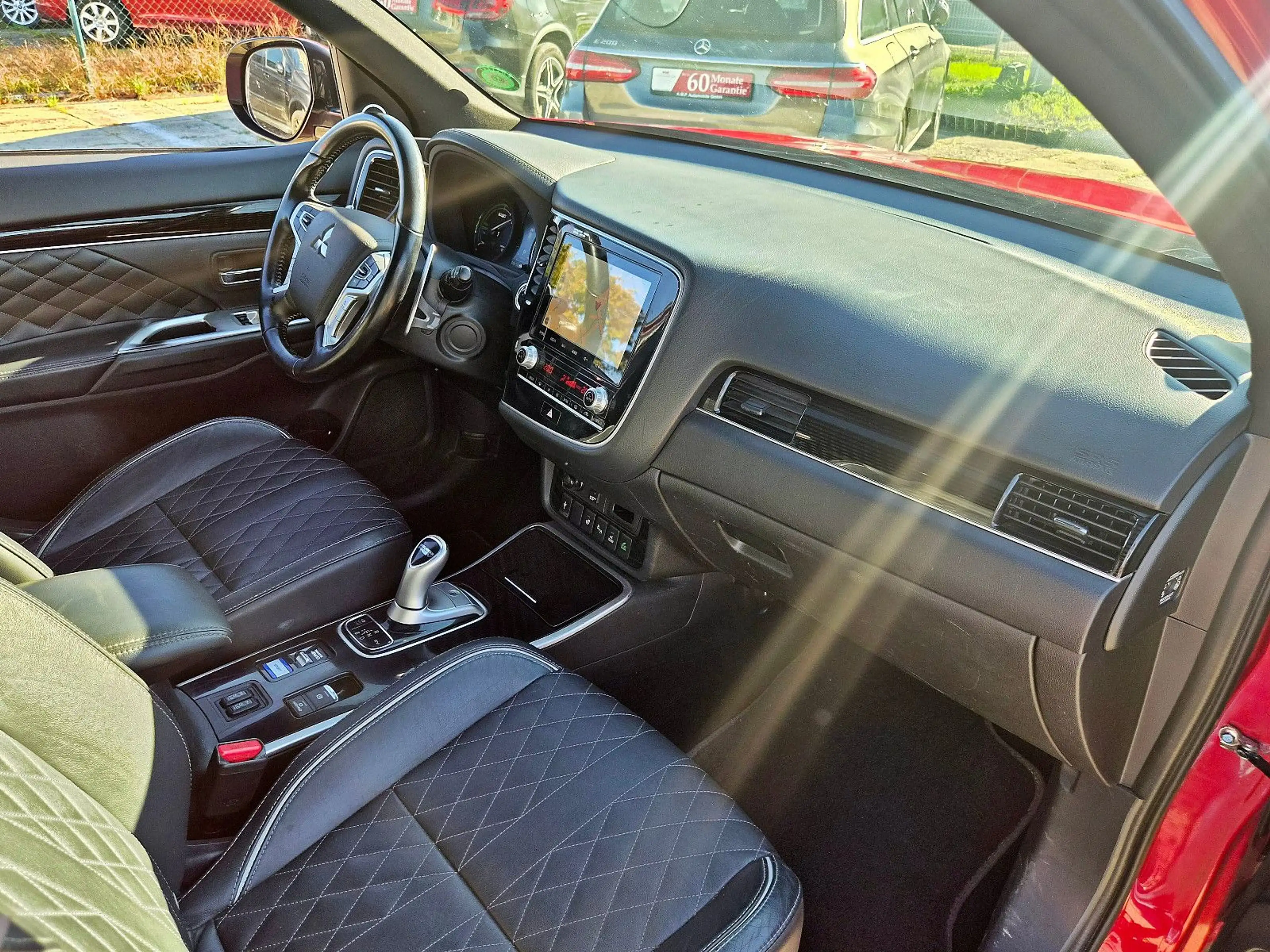 Mitsubishi Outlander PHEV 2.4 Aut. 4WD, GARANTIE, TÜV NEU, — photo 11